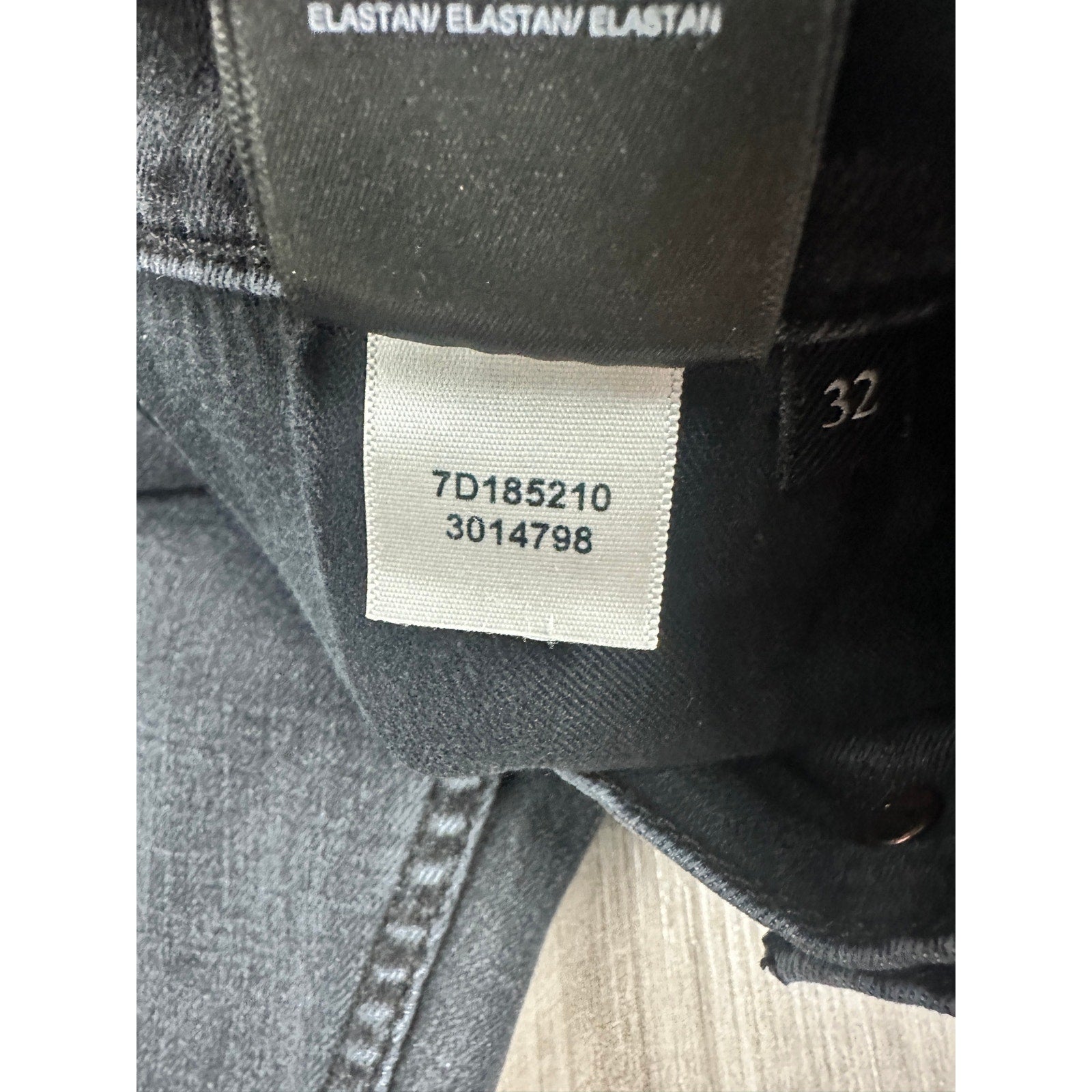 7 For All Mankind Paxtyn Skinny Jean in Black — Size 32 // Preowned