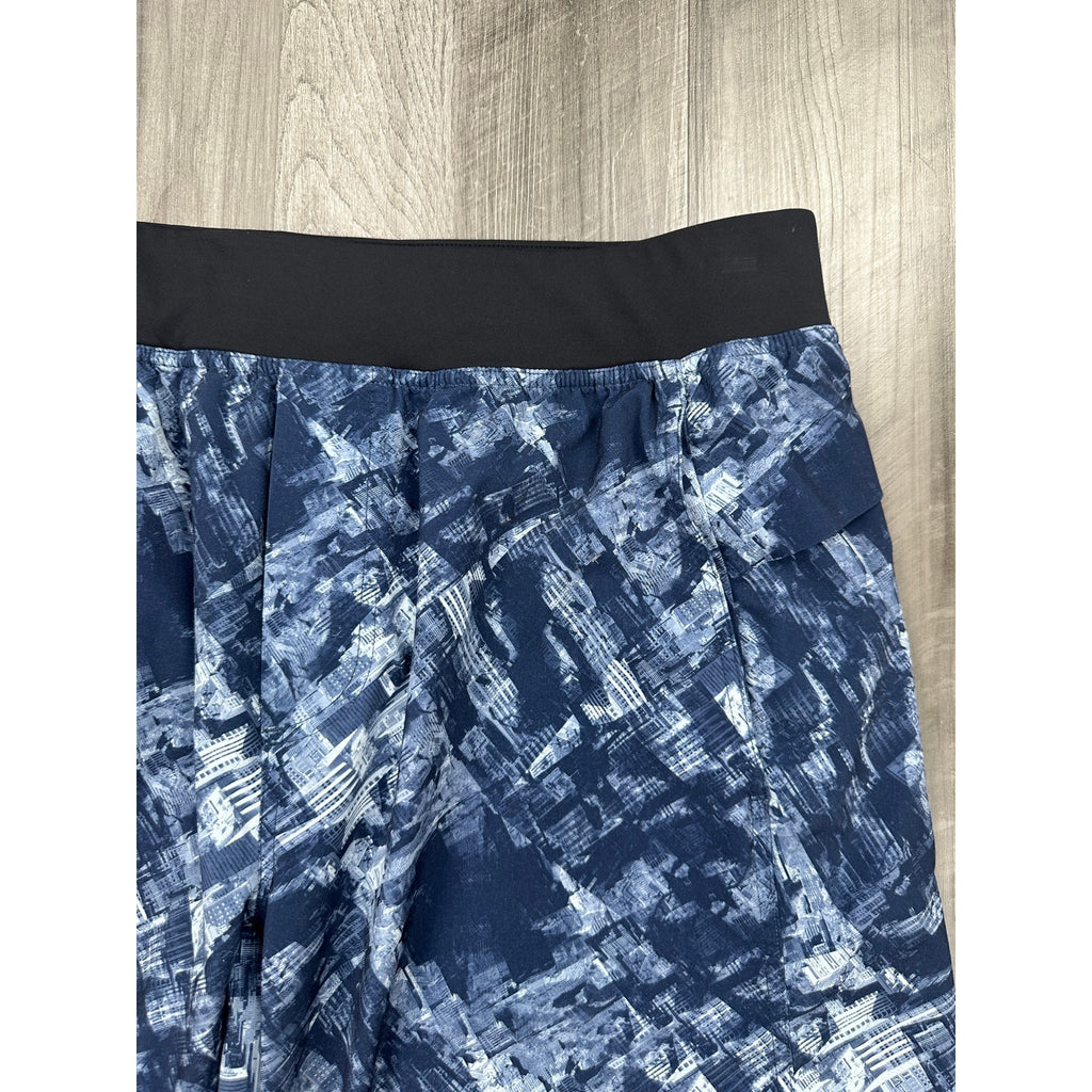 Lululemon City Downtown Print 11" Core Shorts in Navy, White, Black — Size Large // Preowned