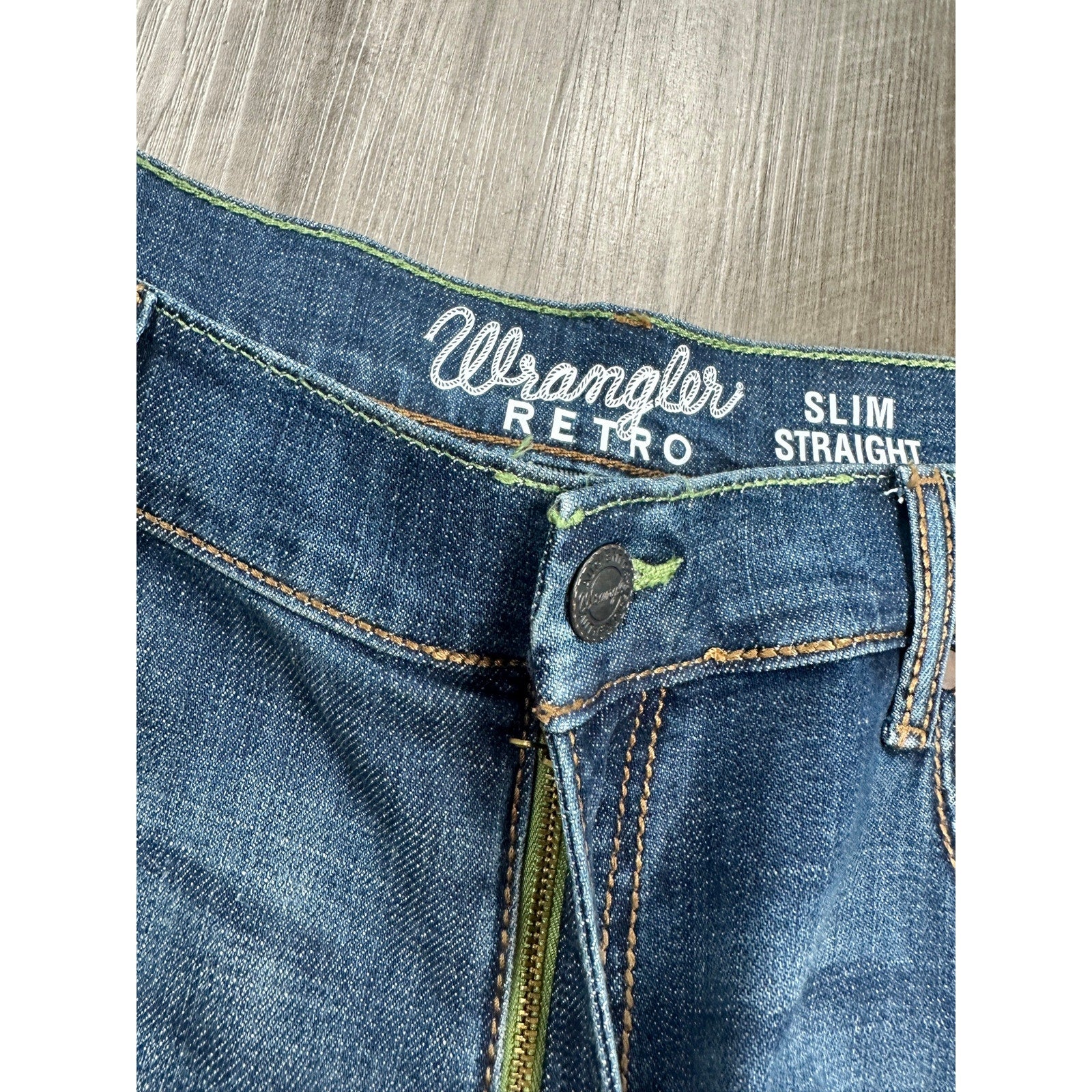 Wrangler Retro Slim Straight Cottonwood Jean in Blue — Size 36x34 // Preowned