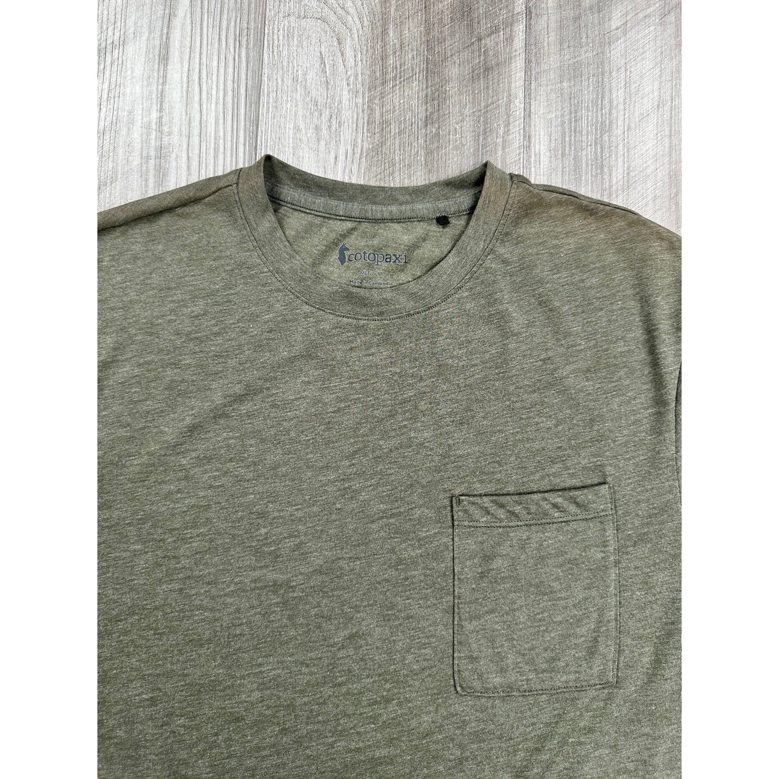 Cotopaxi Paseo Travel Pocket Tee in Olive Green — Size Medium // Preowned