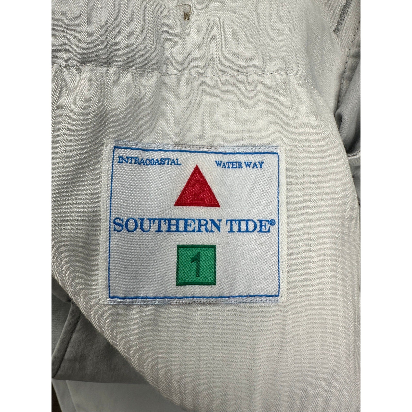 Southern Tide 9" Channel Marker Chino Short in Seagull Gray — Size 36