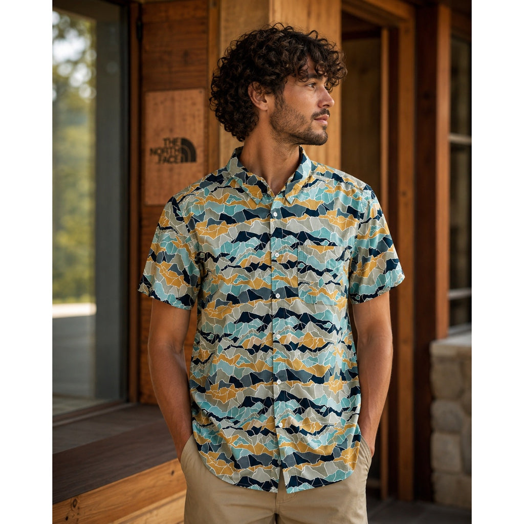 The North Face Baytrail Pattern Short Sleeve Button Down in Light Teal Navy Golden Yellow Light Olive White — Size XL // Preowned