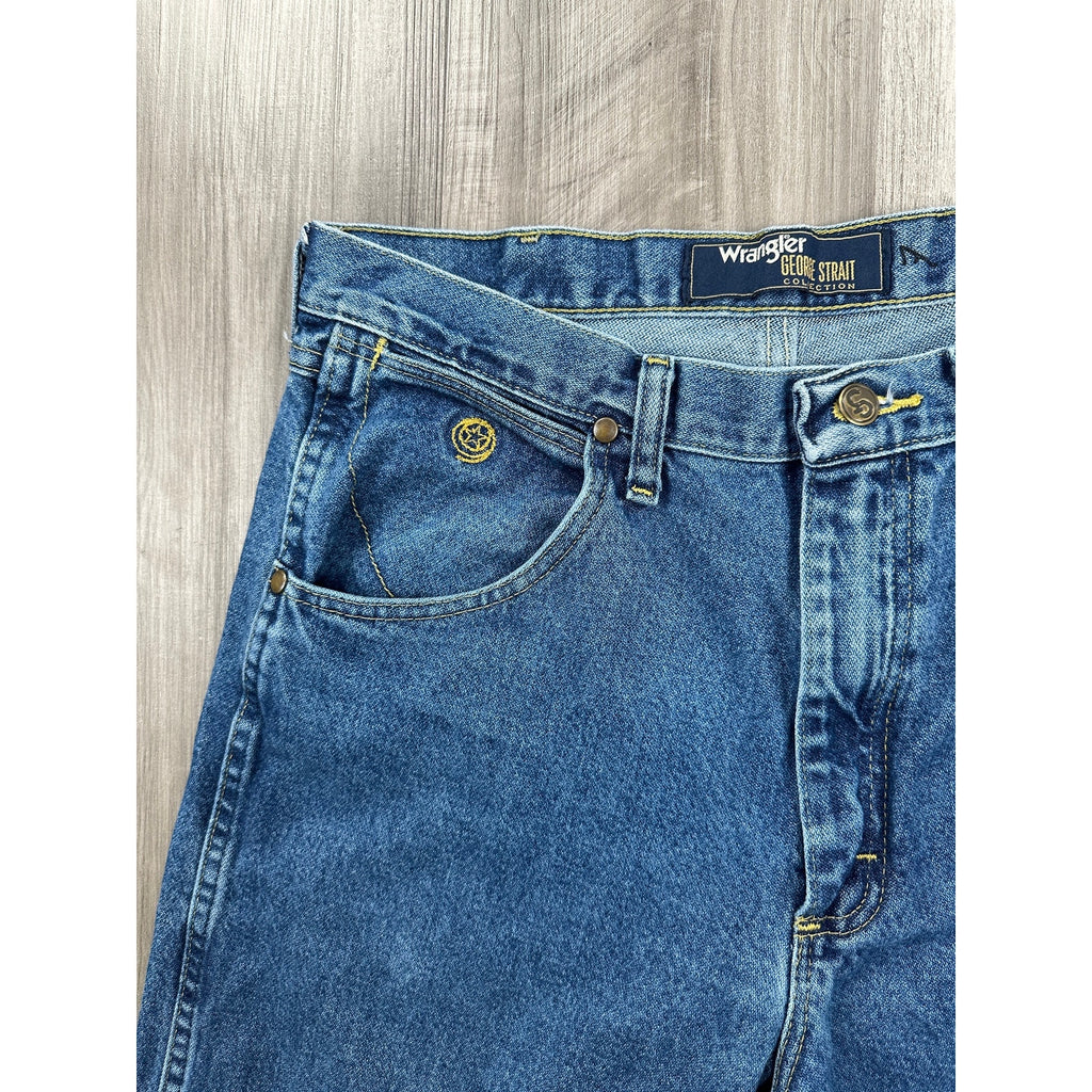 Wrangler George Strait Cowboy Cut Relaxed Fit Jean in Blue — Size 32x36 // Preowned