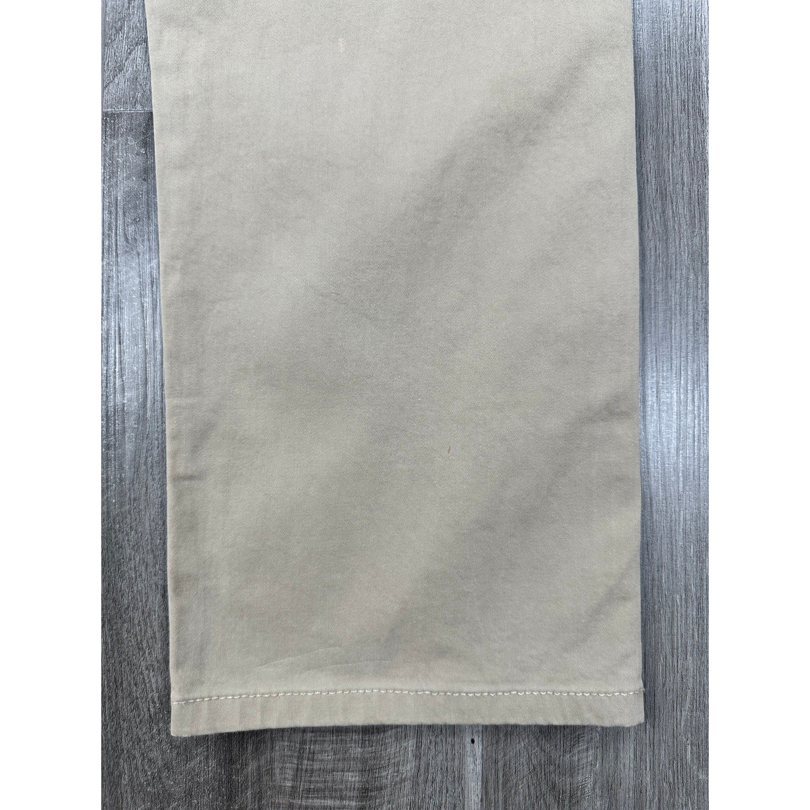 AG Adriano Goldschmied Graduate Tailored Leg Sueded Stretch Sateen Chino Jean in Khaki — Size 34x32 // Preowned