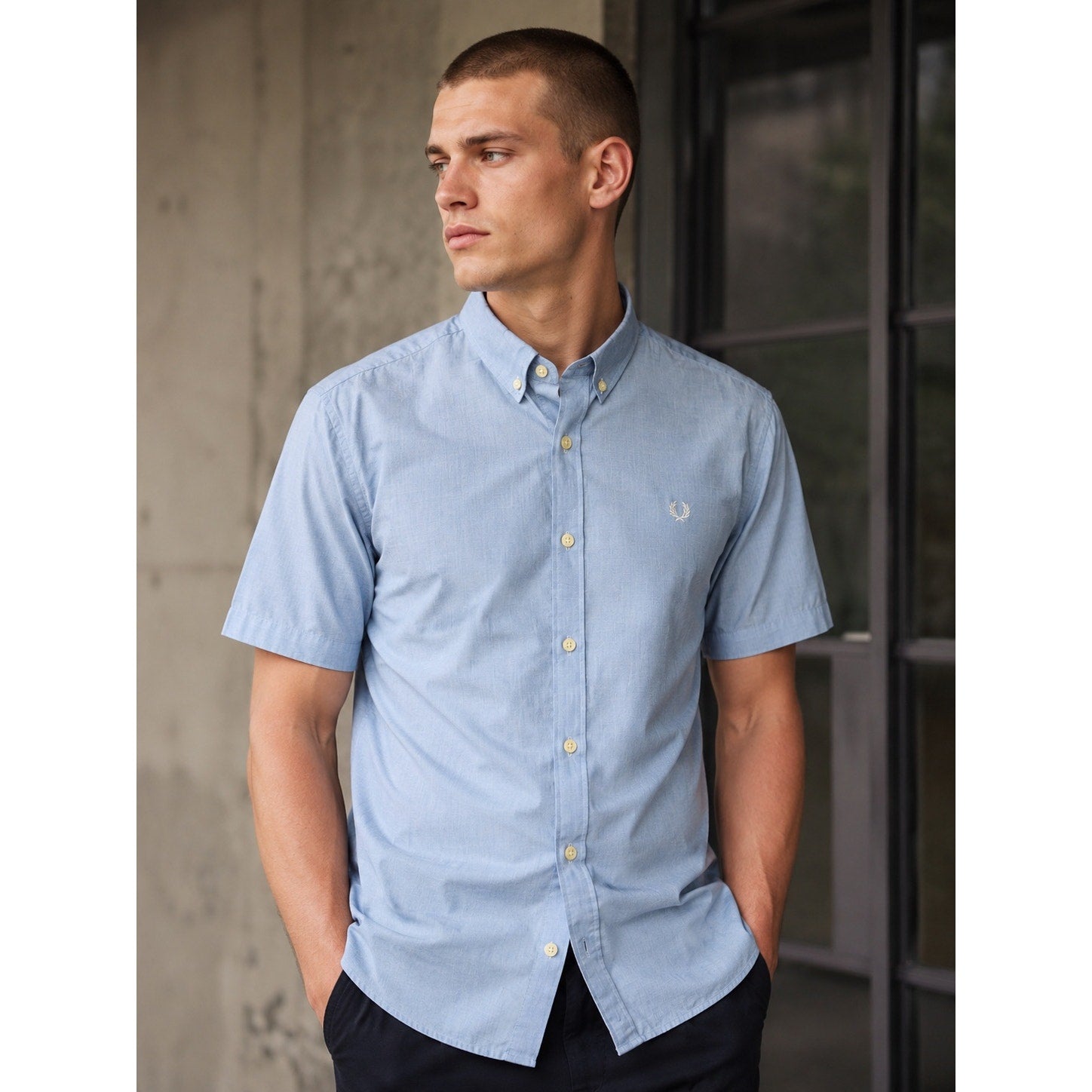 Fred Perry Slim Fit Short Sleeve Button Down in Blue — Size XL // Preowned
