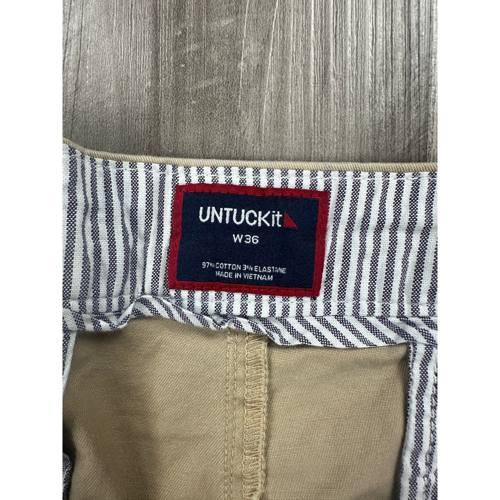UNTUCKit St. Vincent 9-Inch Chino Shorts in Tan — Size 36 // Preowned