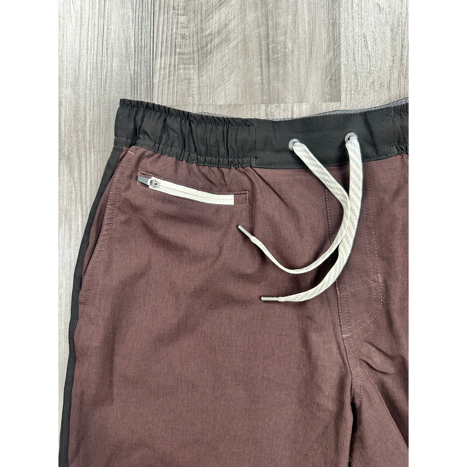 Vuori Banks Performance Athletic Shorts in Dark Burgundy Black — Size Medium // Preowned