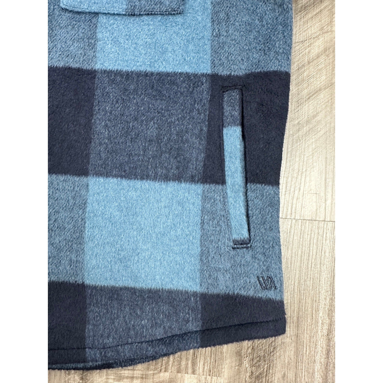 VRST Wool Blend Plaid Shirt Jacket Shacket in Navy Blue Checkered — Size Medium // Preowned