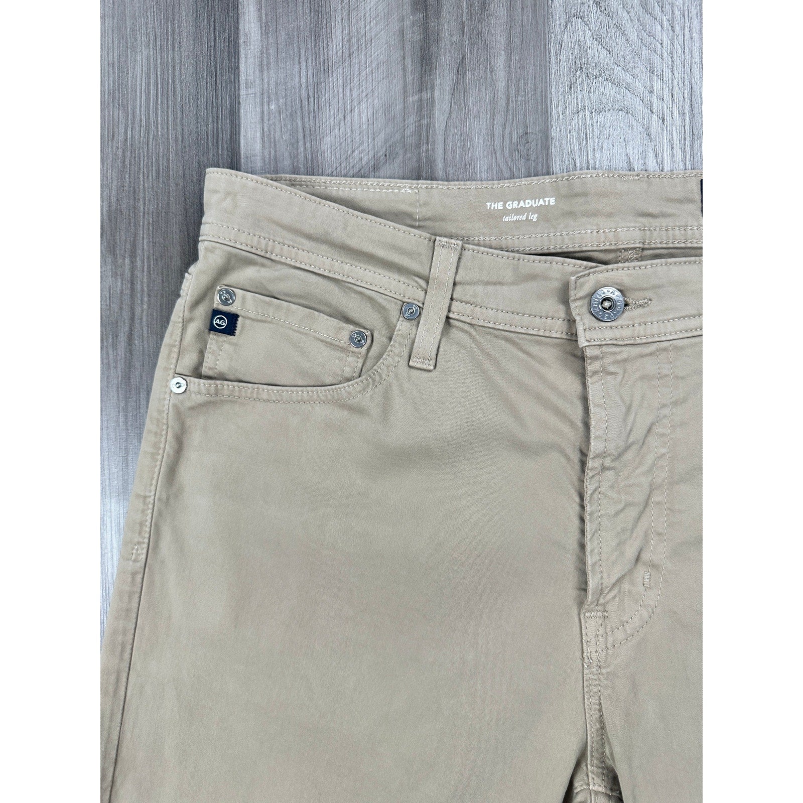 AG Adriano Goldschmied Graduate Tailored Leg Sueded Stretch Sateen Chino Jean in Khaki — Size 34x32 // Preowned