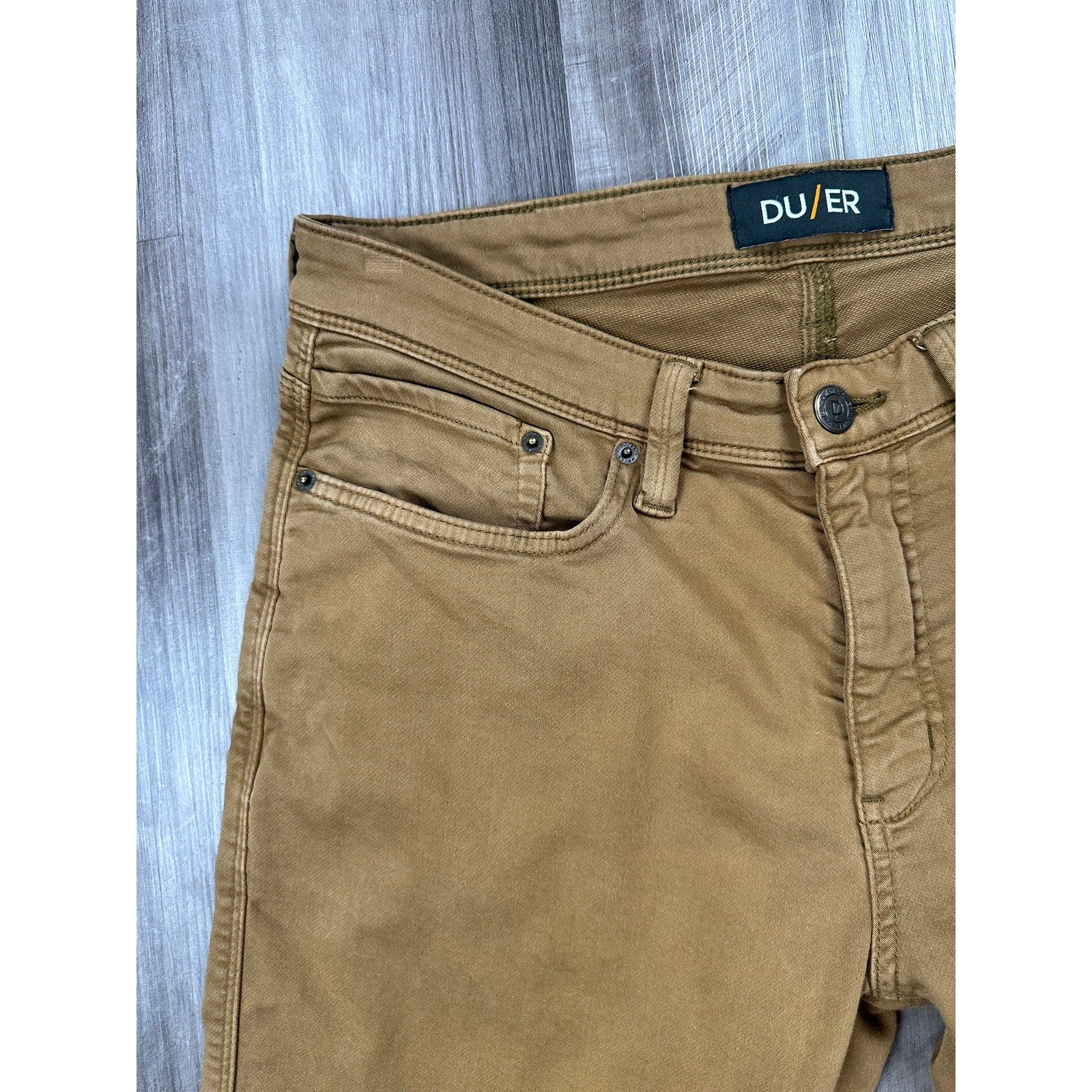 DU/ER N2X Relaxed Taper No Sweat Stretch Chino Pants in Camel — Size 32x32 // Preowned