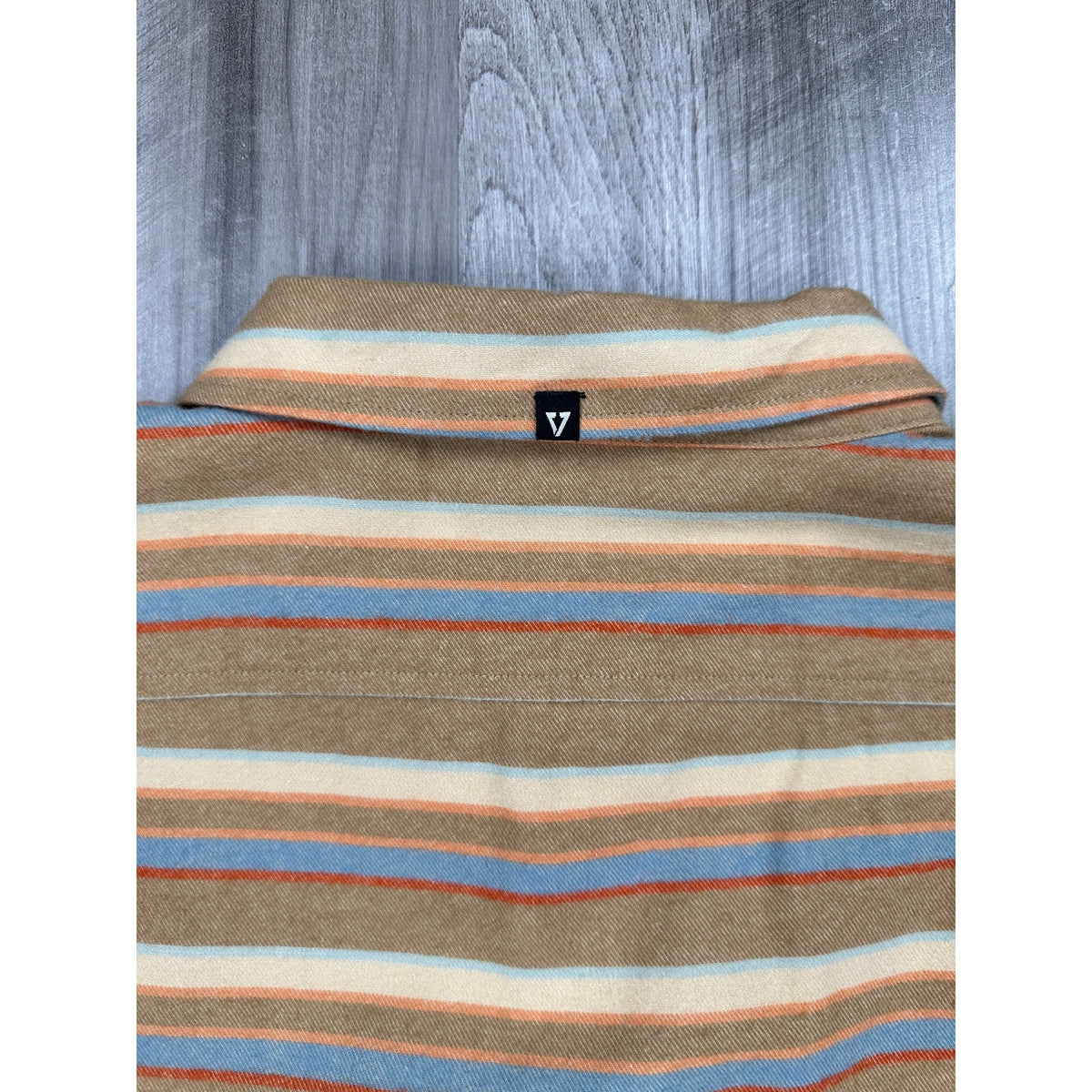 Vissla Central Coast Eco Flannel Long Sleeve Button Down Shirt — Size Medium // Preowned