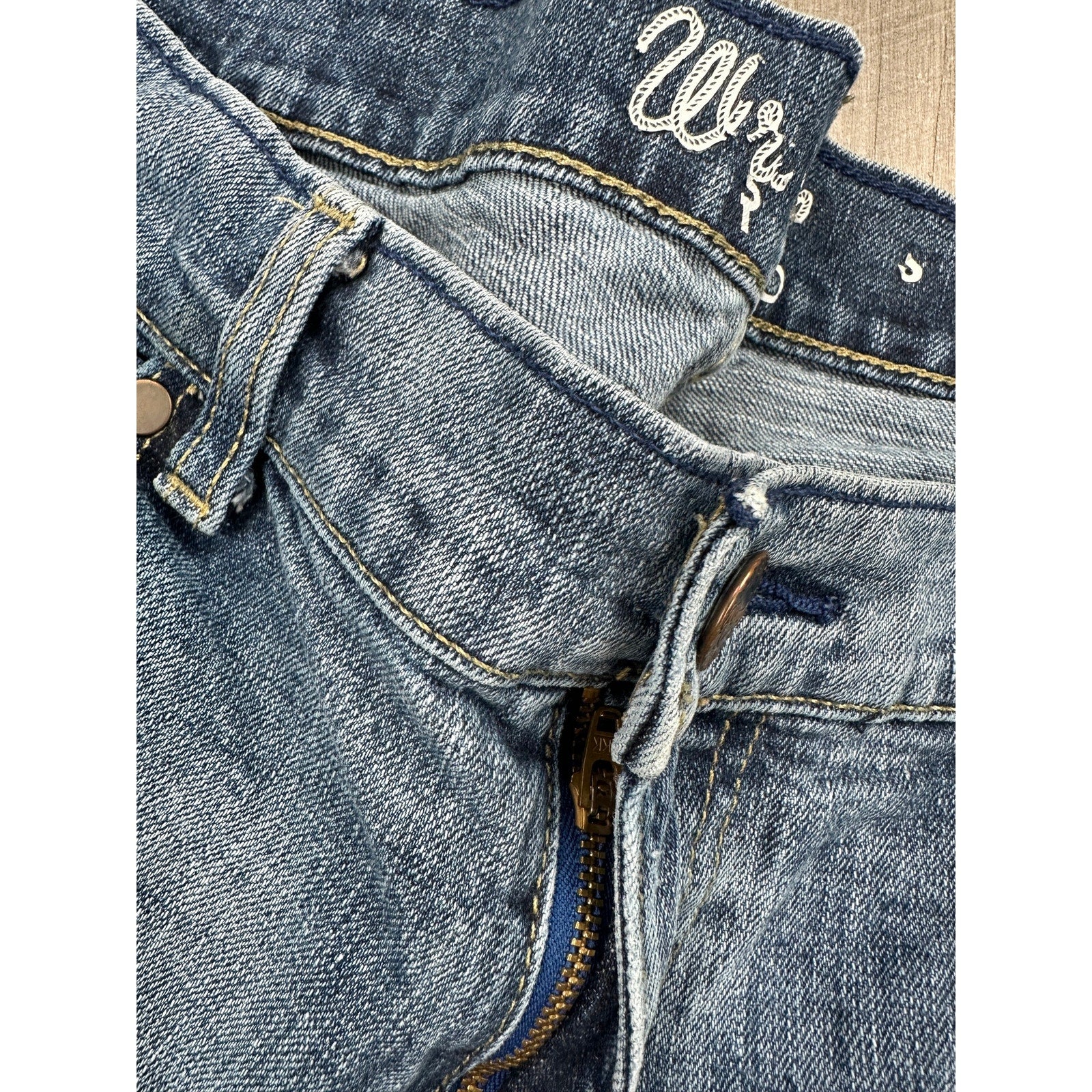 Wrangler Retro Slim Boot Cut Jeans in Blue — Size 32x34 // Preowned