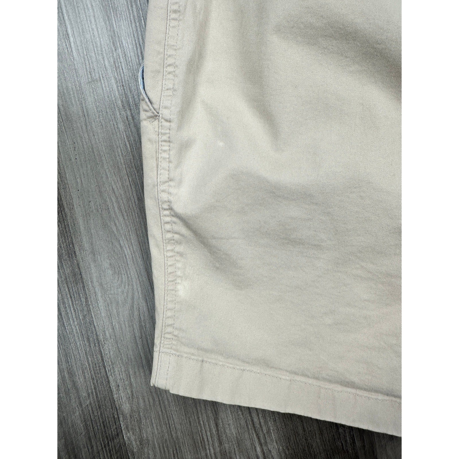 Chubbies 5.5" Originals Stretch Short "The Khakinators" in Khaki — Size Medium // Preowned