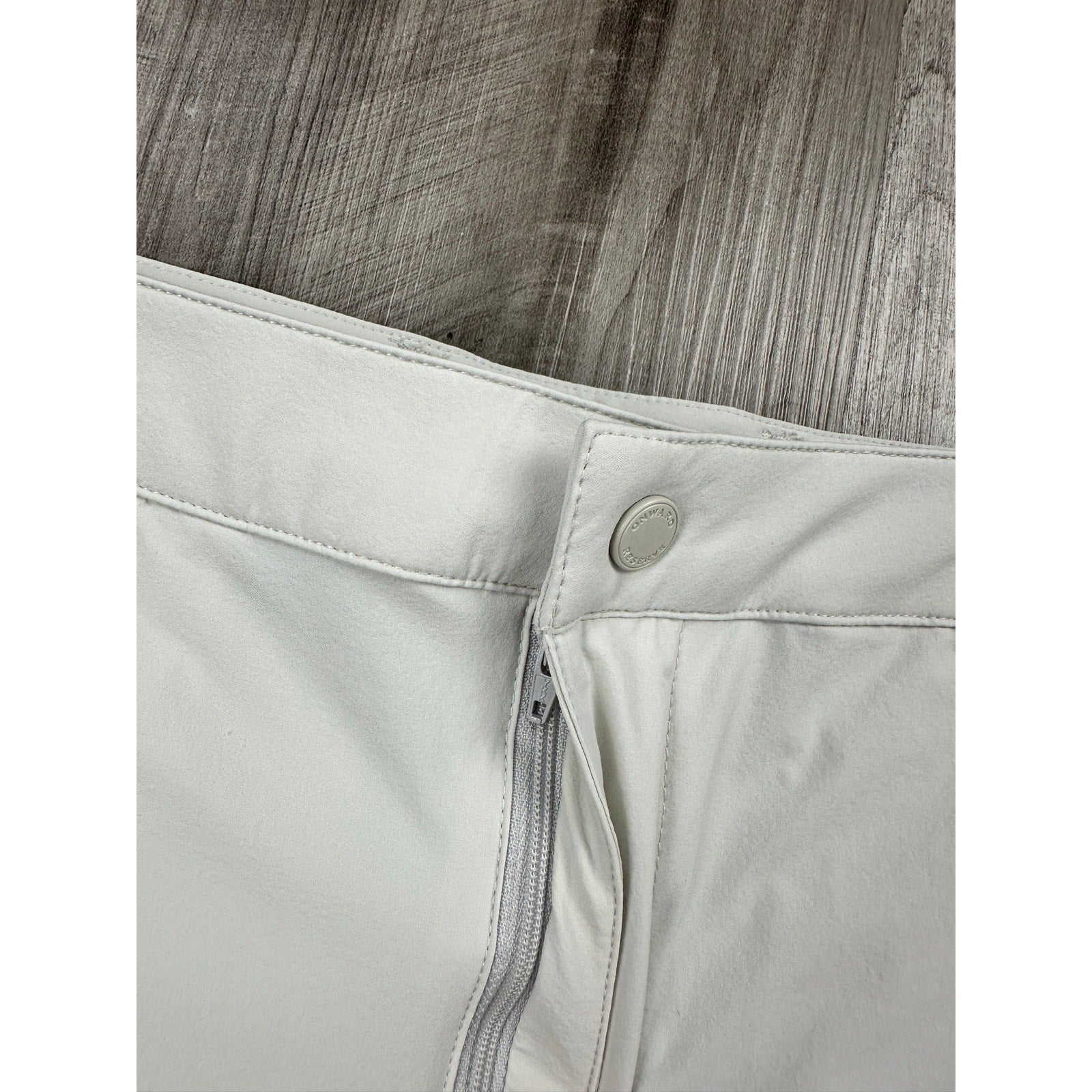 Onward Reserve Harris Performance Stretch Golf Shorts in Light Cream Stone — Size 32 // Preowned