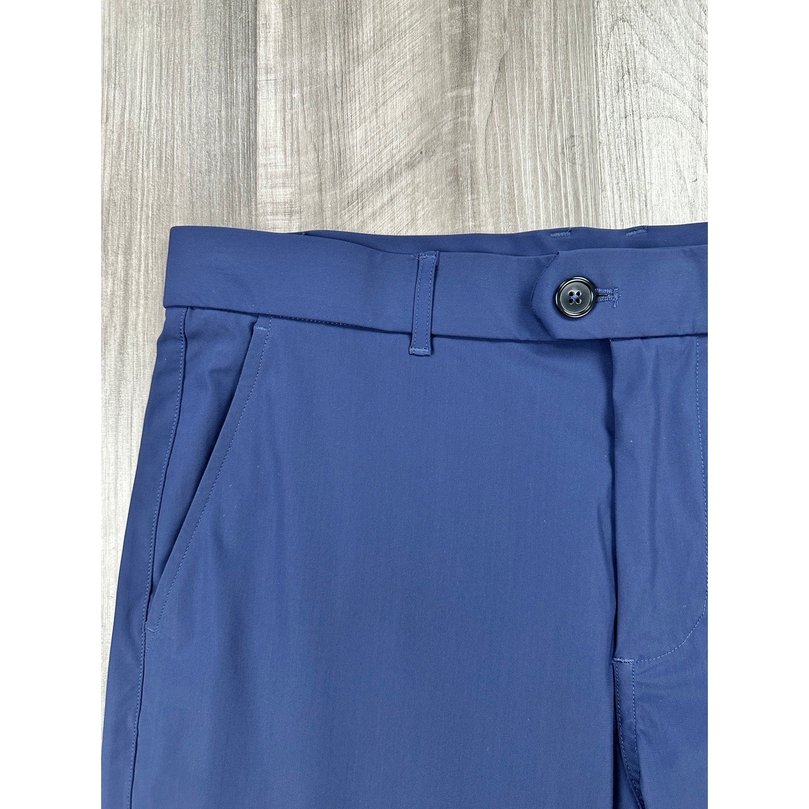 Greyson Montauk Performance Golf Chino Shorts in Navy — Size 33 // Preowned