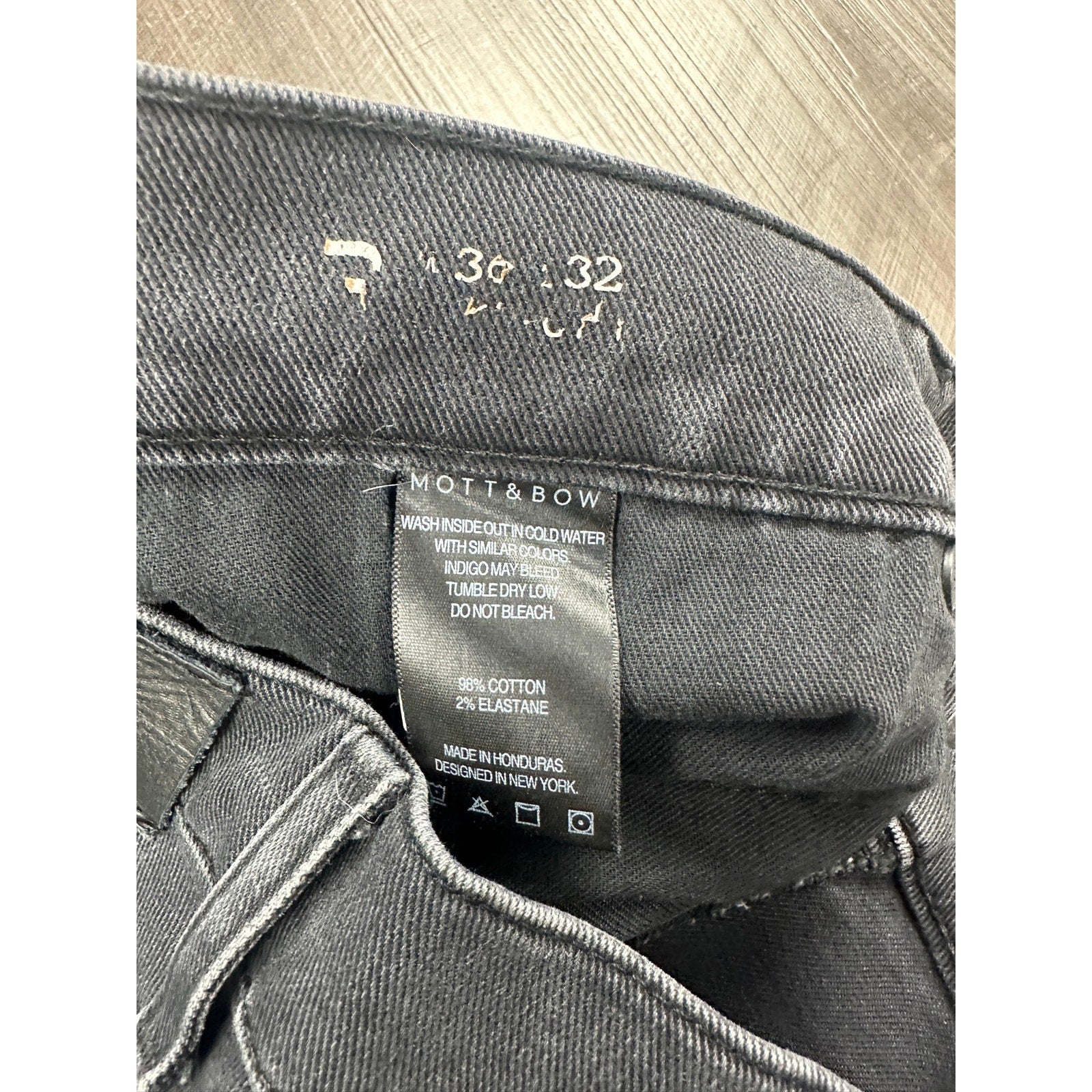 Mott and Bow Straight Stone Washed Jean in Black — Size 36x32 // Preowned
