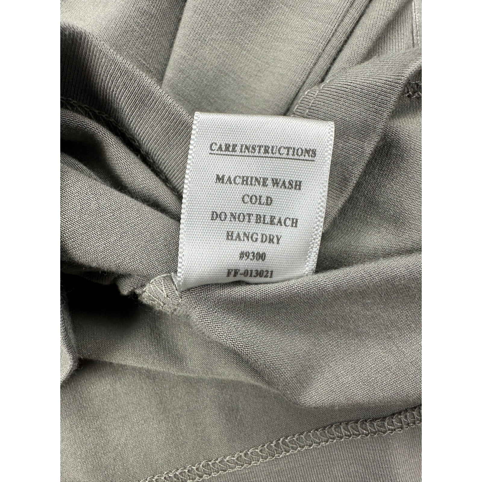 Free Fly Bamboo Flex Long Sleeve Henley in Gray — Size Large // Preowned
