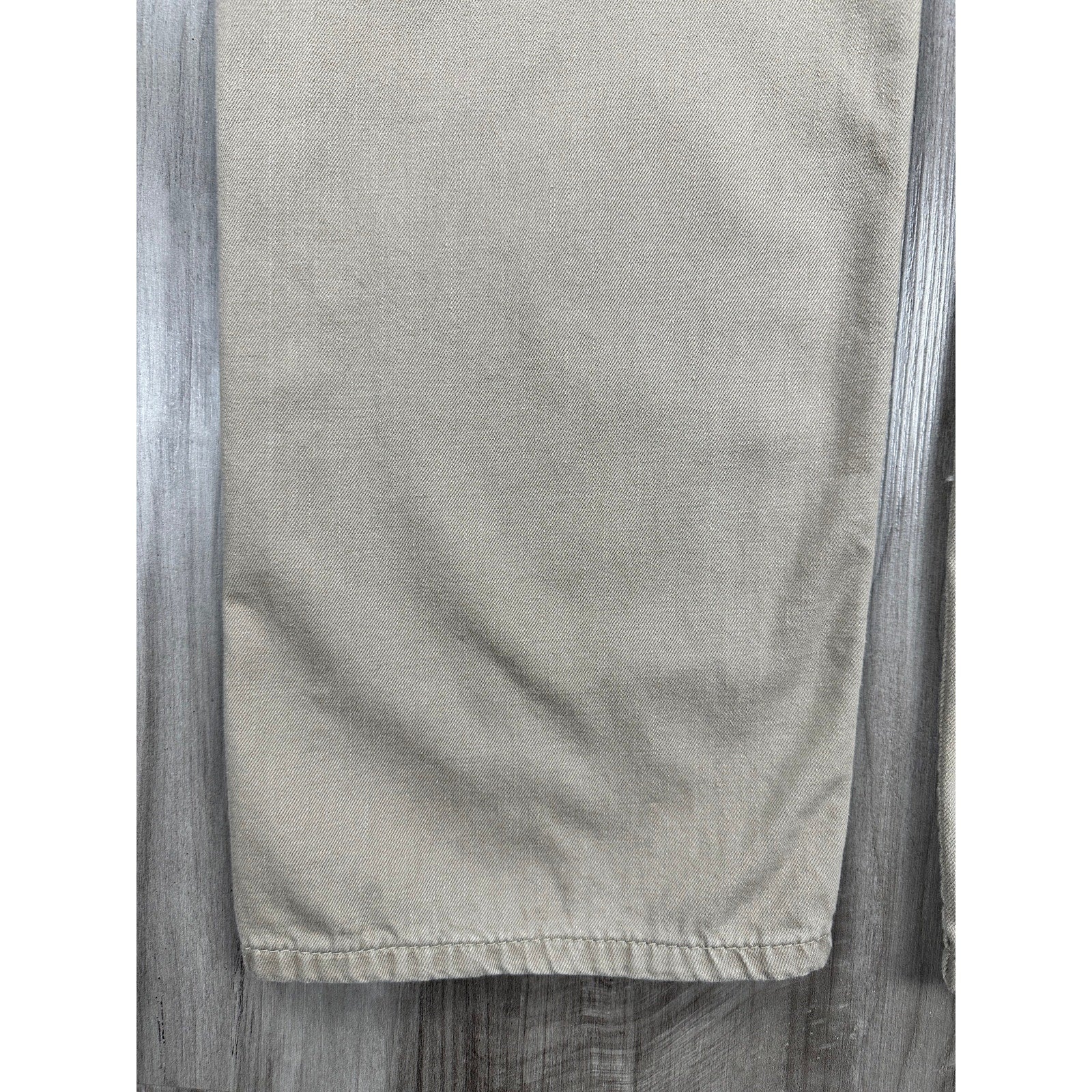 Levi's Straight Leg Zip Fly Jeans in Tan — Size 40x32 // Preowned