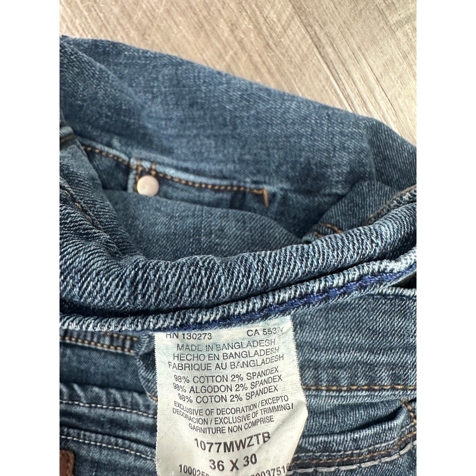 Wrangler Retro Slim Boot Cut Jean in Blue — Size 36x30 // Preowned
