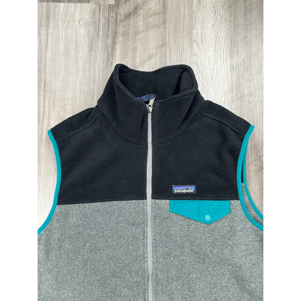 Patagonia Lightweight Synchilla Snap-T Vest in Black, Gray and Green Teal — Size Large // Preowned