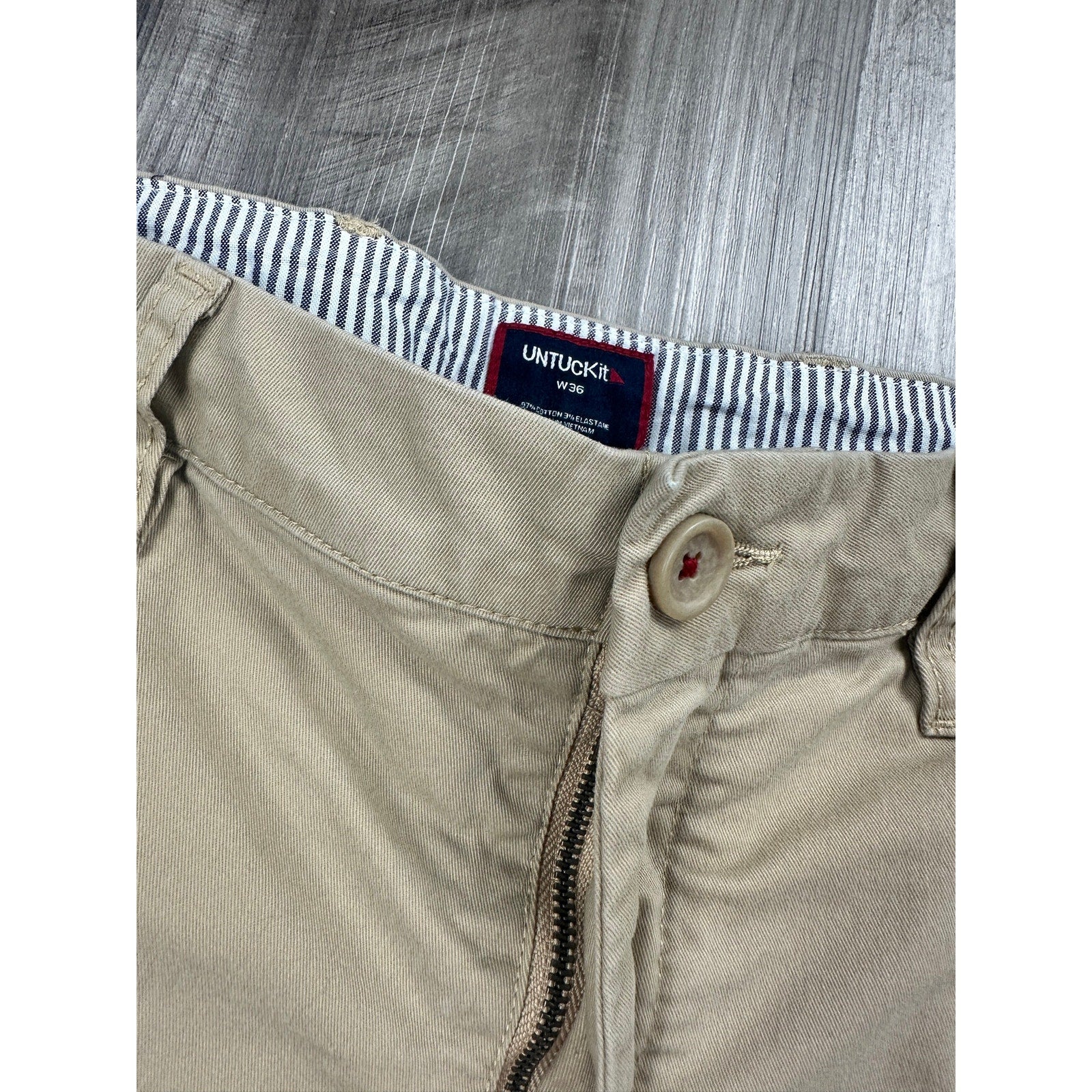 UNTUCKit St. Vincent 9-Inch Chino Shorts in Tan — Size 36 // Preowned