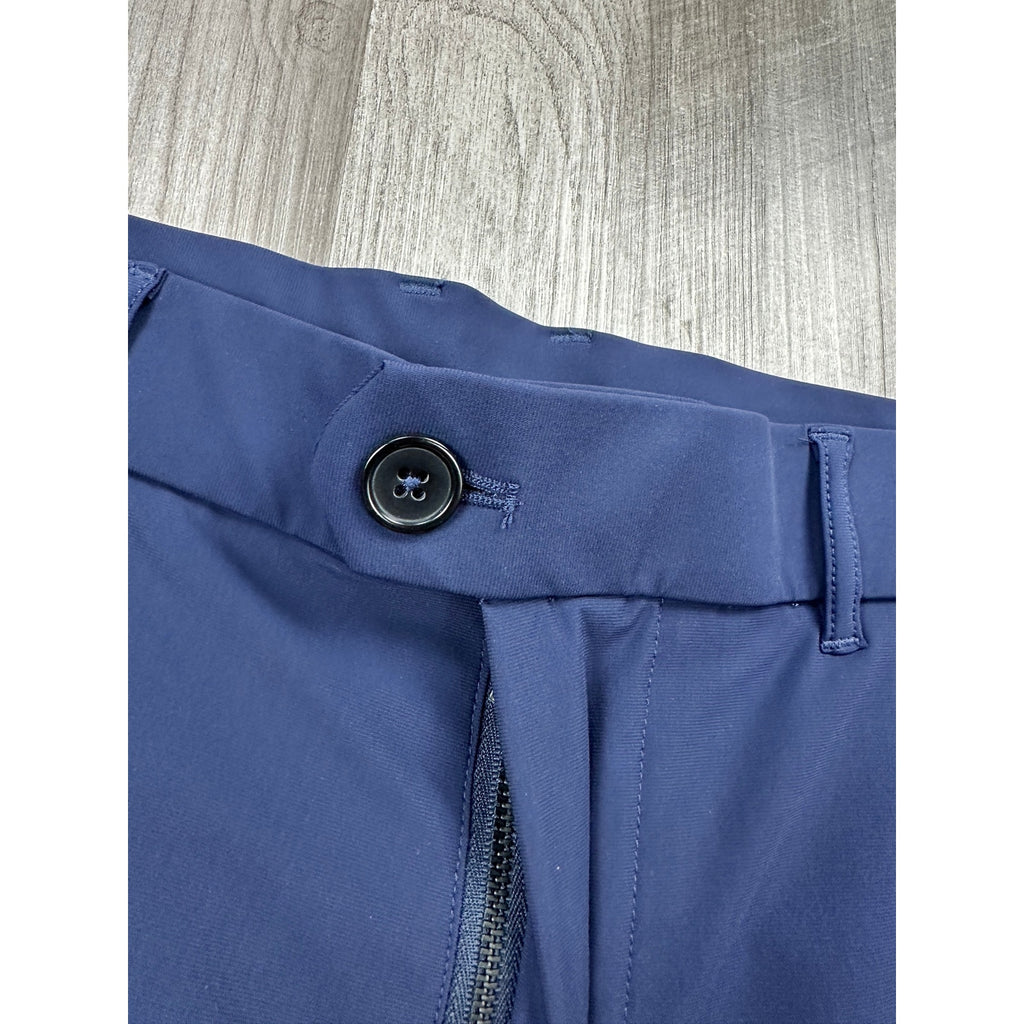 Greyson Montauk Performance Golf Chino Shorts in Navy — Size 33 // Preowned
