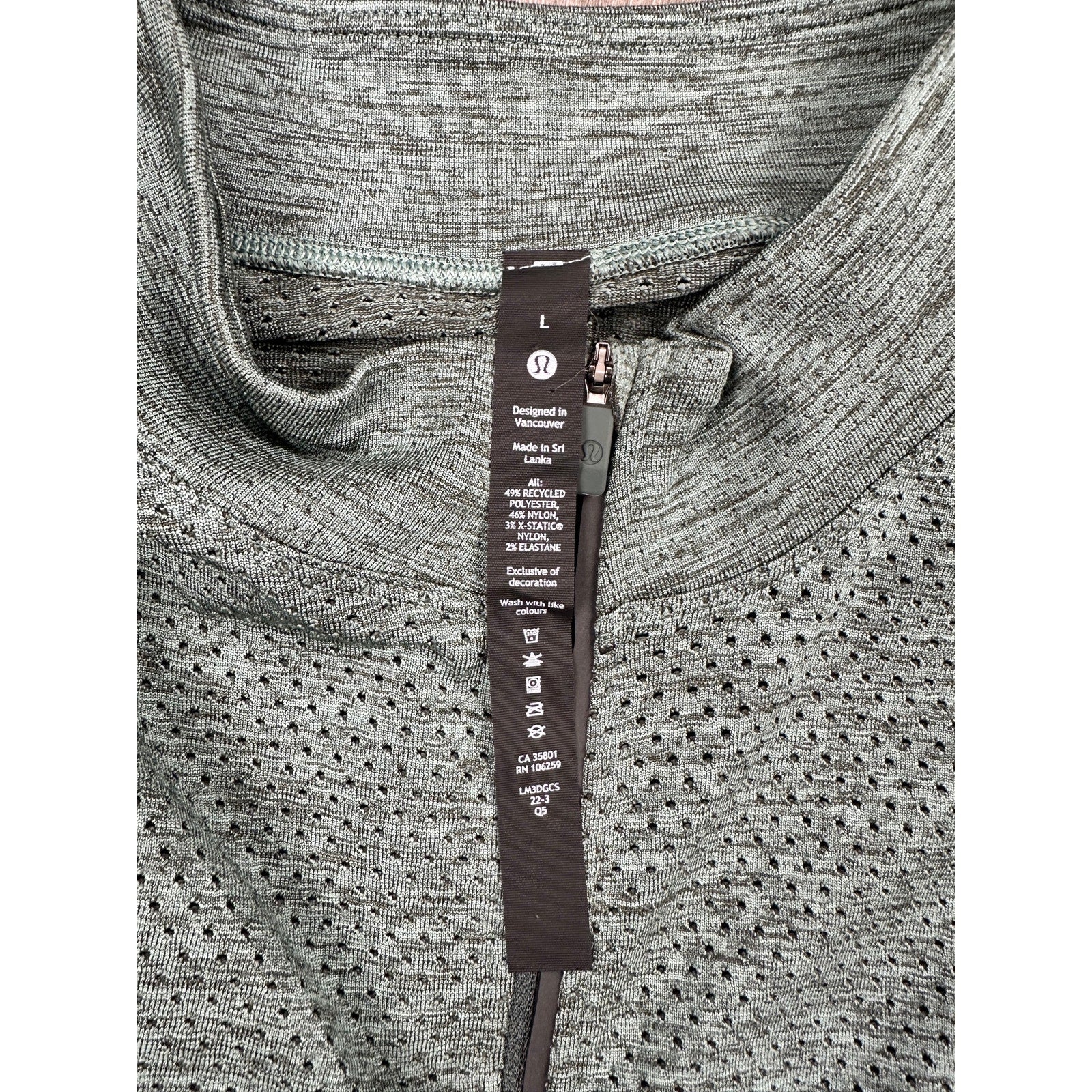 Lululemon Metal Vent Tech Half Zip Pullover in Heather Green — Size Large // Preowned