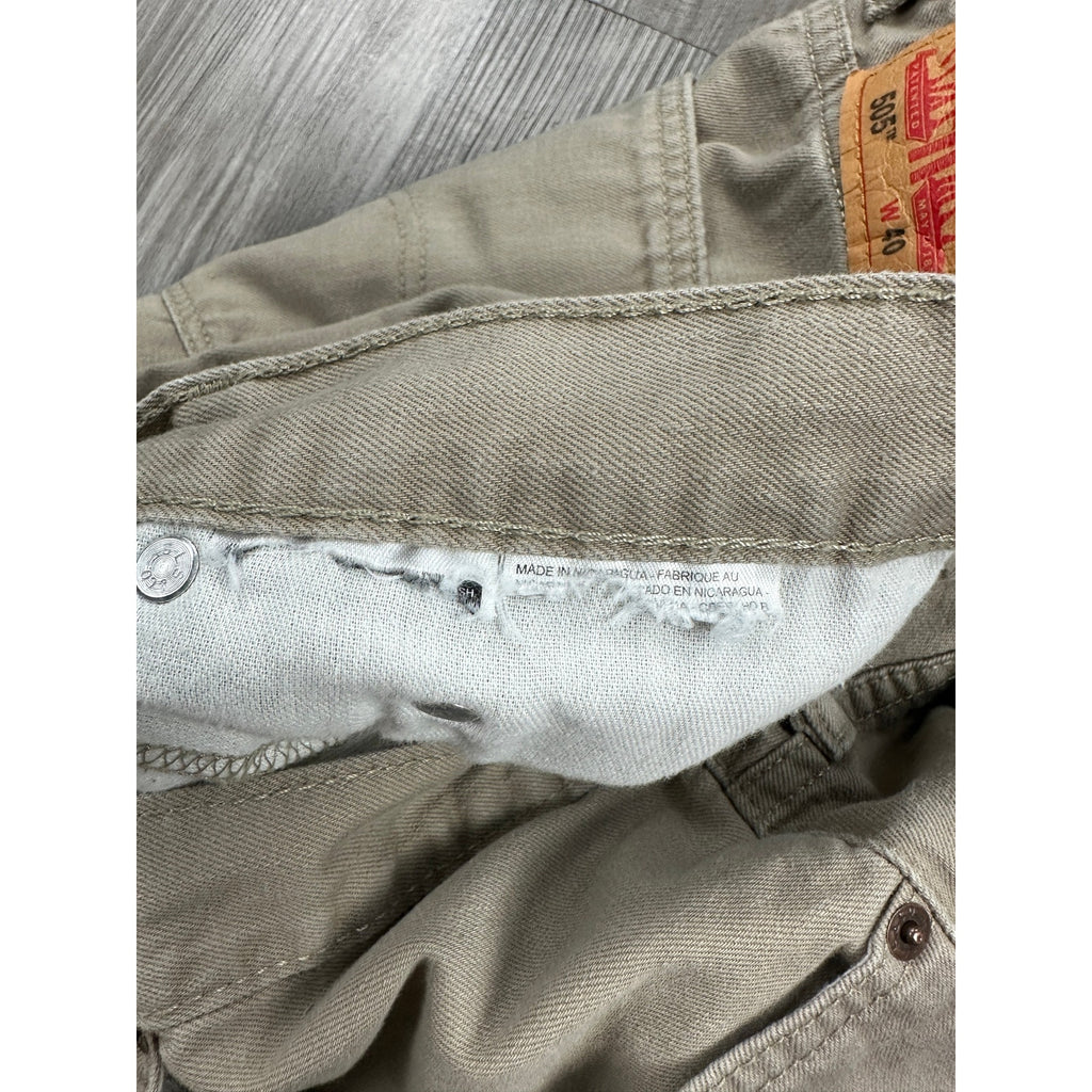 Levi's Straight Leg Zip Fly Jeans in Tan — Size 40x32 // Preowned