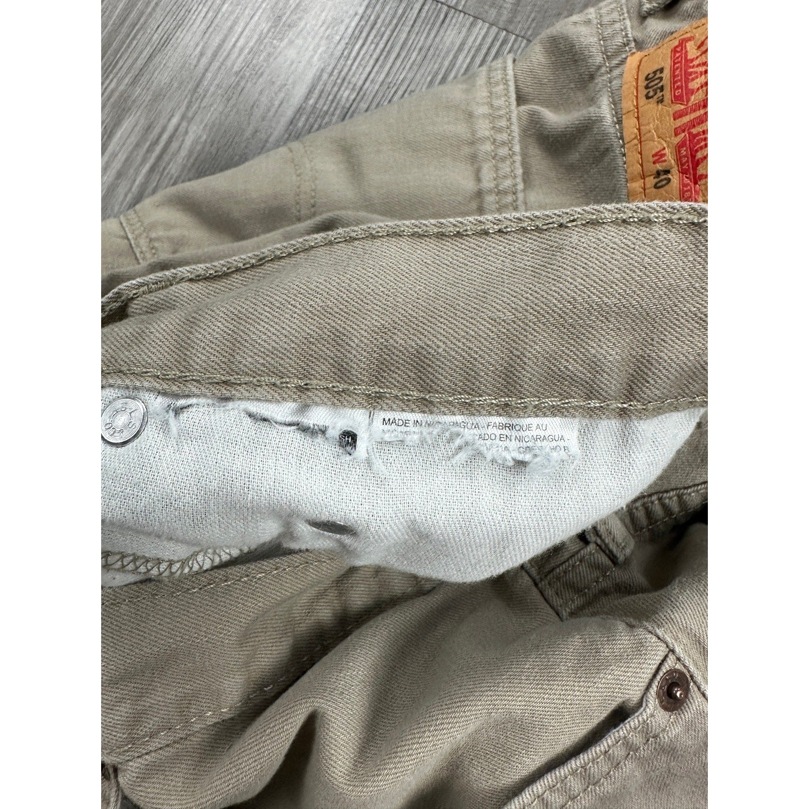 Levi's Straight Leg Zip Fly Jeans in Tan — Size 40x32 // Preowned