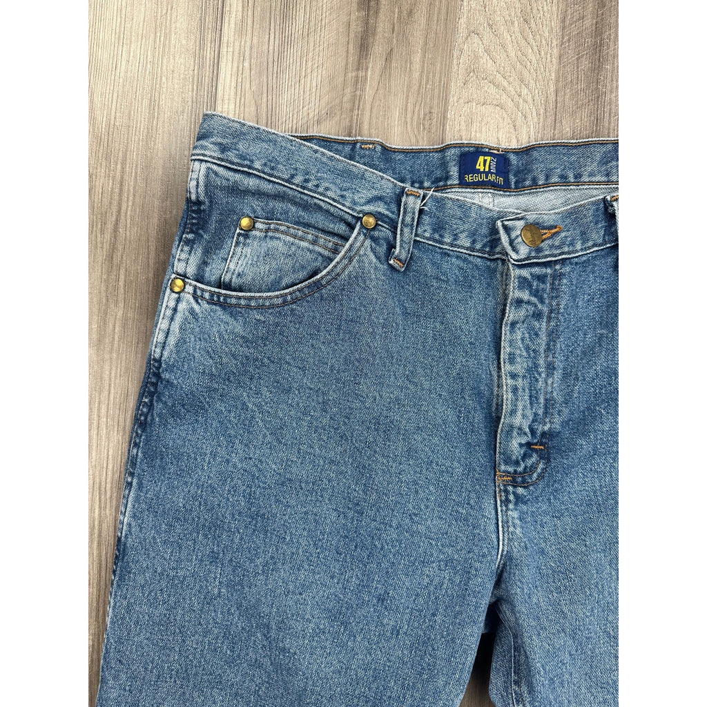 Wrangler Premium Performance Cowboy Cut Regular Fit Jean in Blue — Size 35x32 // Preowned