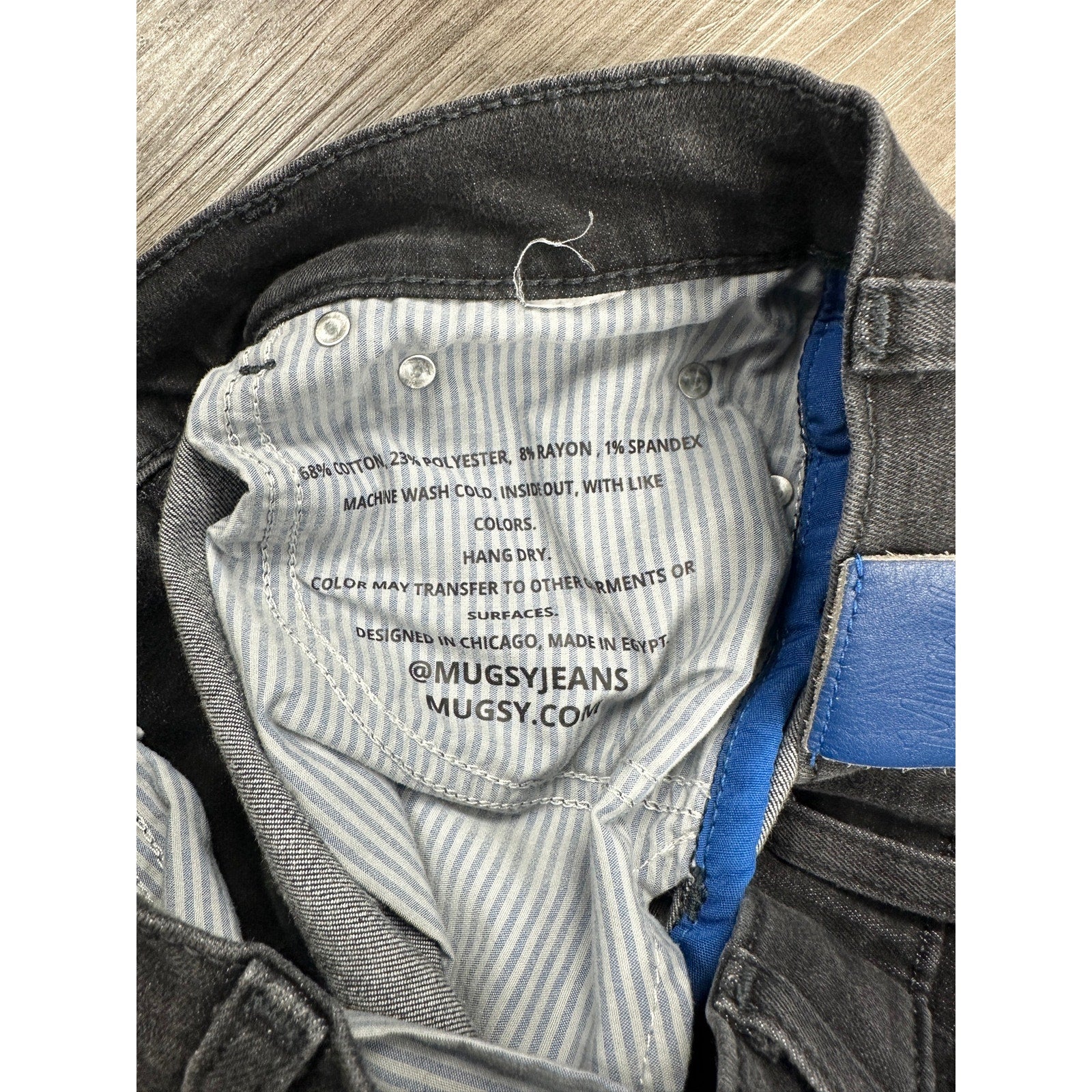 Mugsy Mags Modern Slim Straight Stretch Jean in Washed Black — Size 30x30 // Preowned