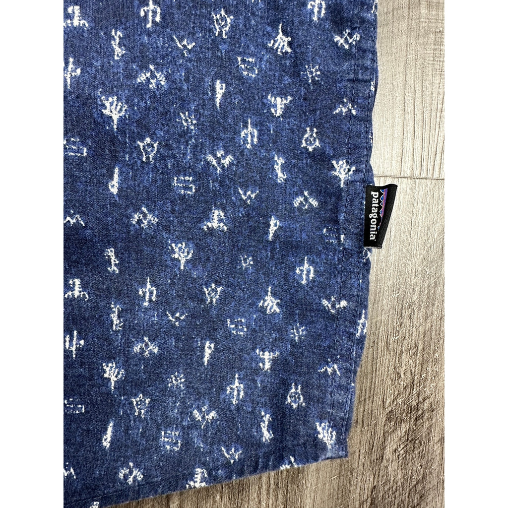 Patagonia Go-To Lightweight Organic Cotton Button Down Shirt in Navy Print — Size Large // Preowned