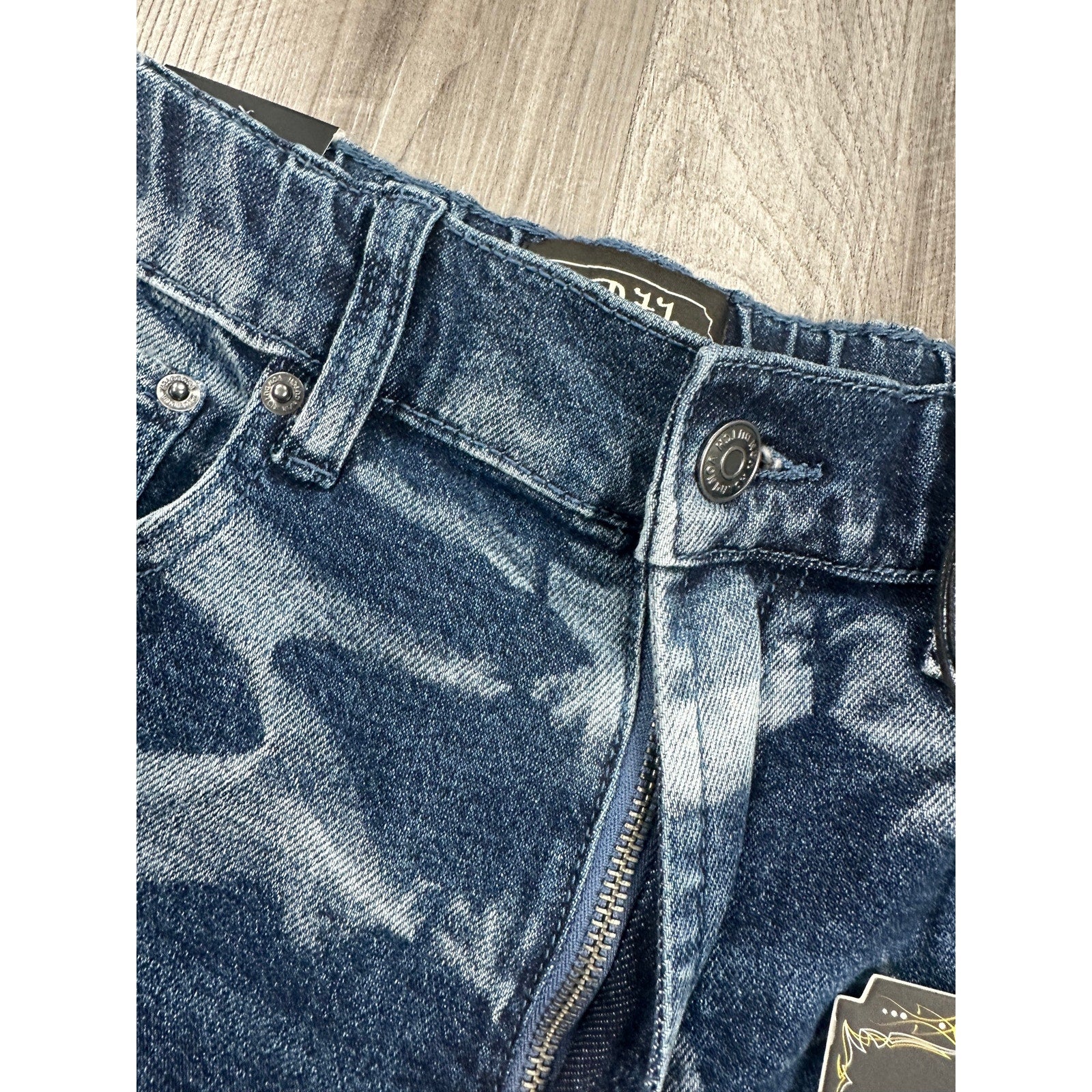 Von Dutch Denim Elastic Waist Shorts in Highblow Wash — Size Medium