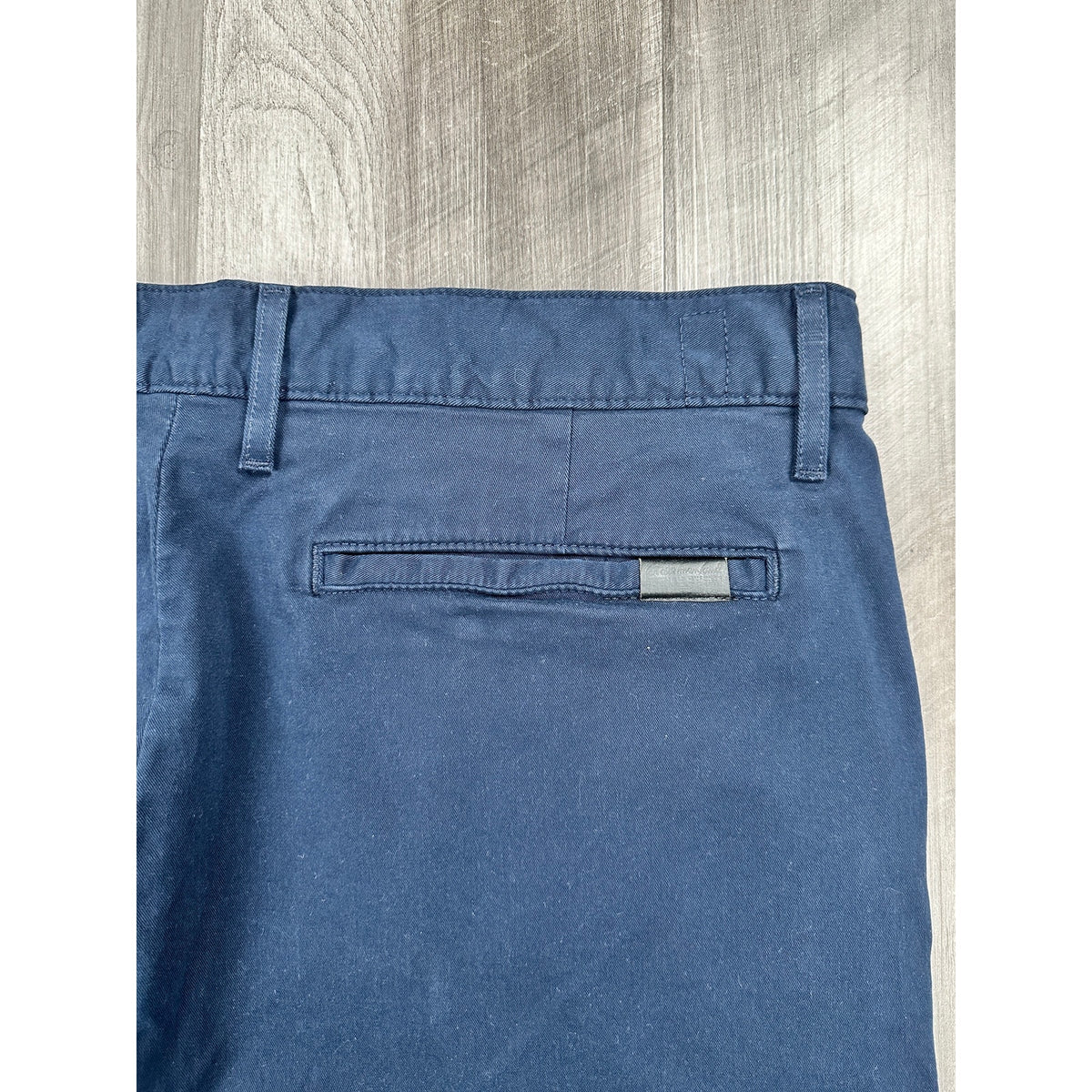 7 For All Mankind Luxe Performance Classic Chino Shorts — Size 36 // Preowned