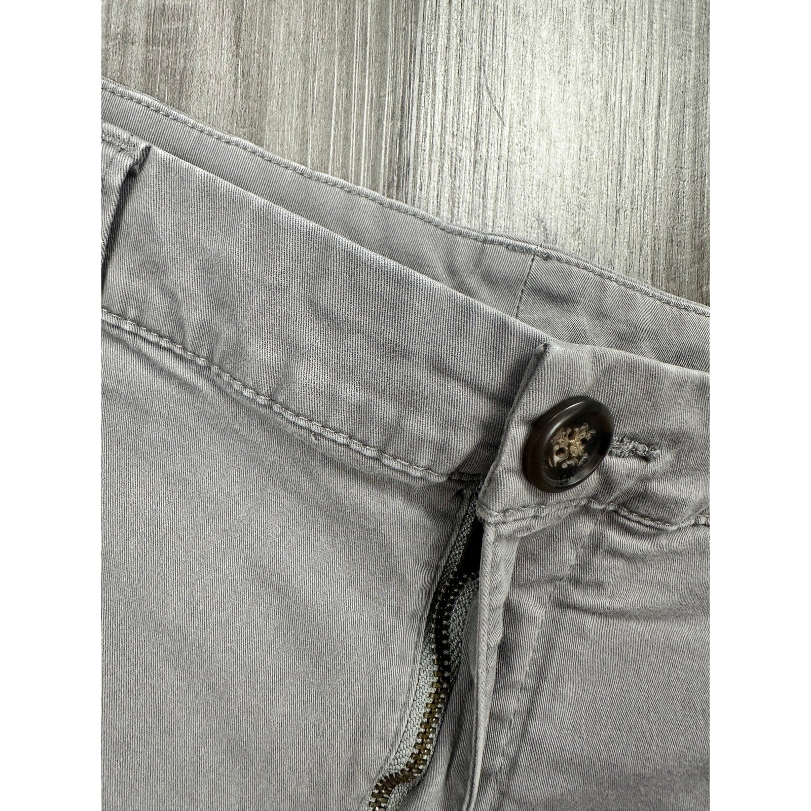 Chubbies The Flat Front Collection Regular Fit 7" Chino Shorts in Taupe Gray — Size 32 // Preowned