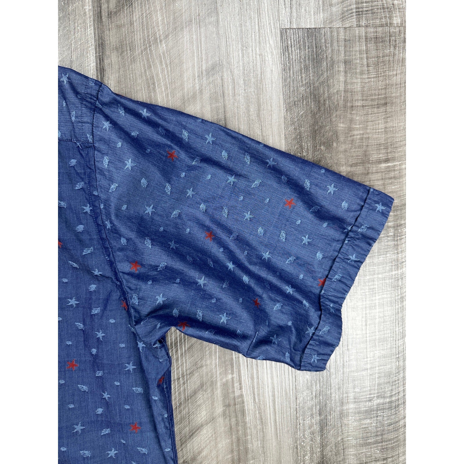 Bugatchi Classic Fit Starfish Sea Shell Print Short Sleeve Button Down in Dark Chambray Multi — Size Large // Preowned