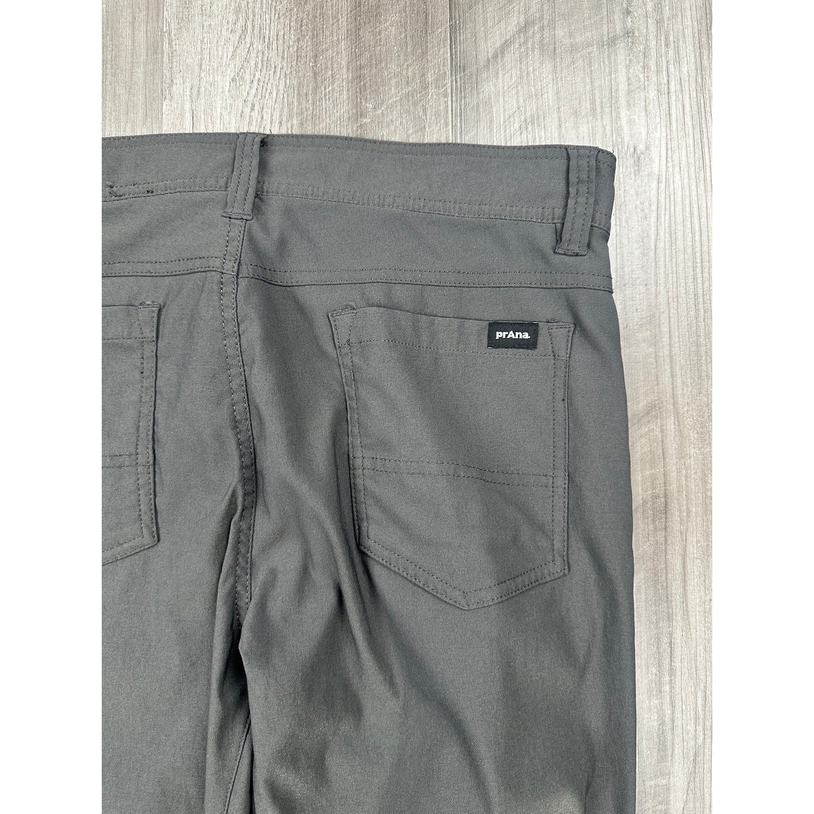 Prana Brion Performance Pants II in Charcoal Gray — Size 33x32 // Preowned