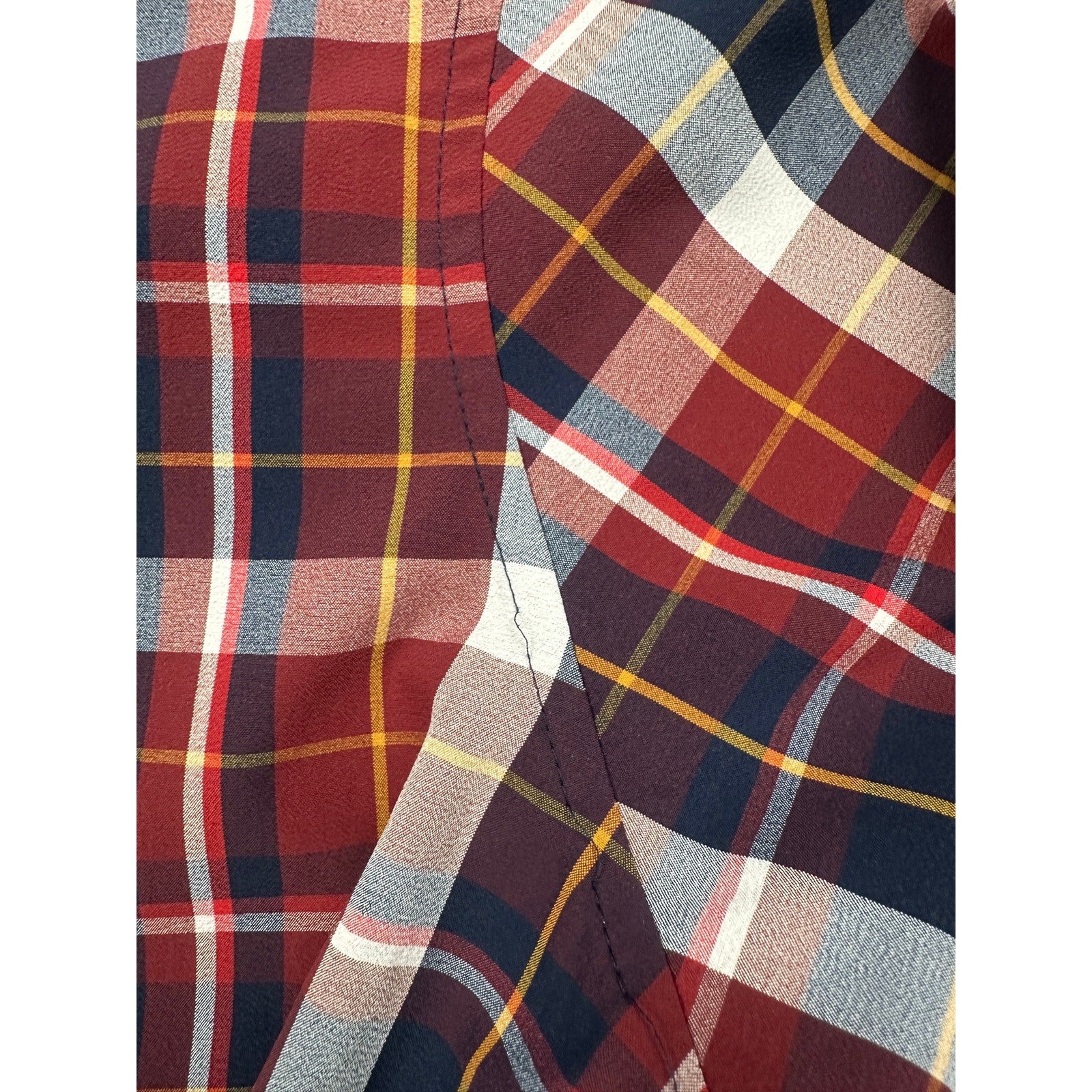 Mizzen+Main Leeward Performance Plaid Trim Fit Long Sleeve Button Down in Red, Navy, Yellow — Size Small // Preowned