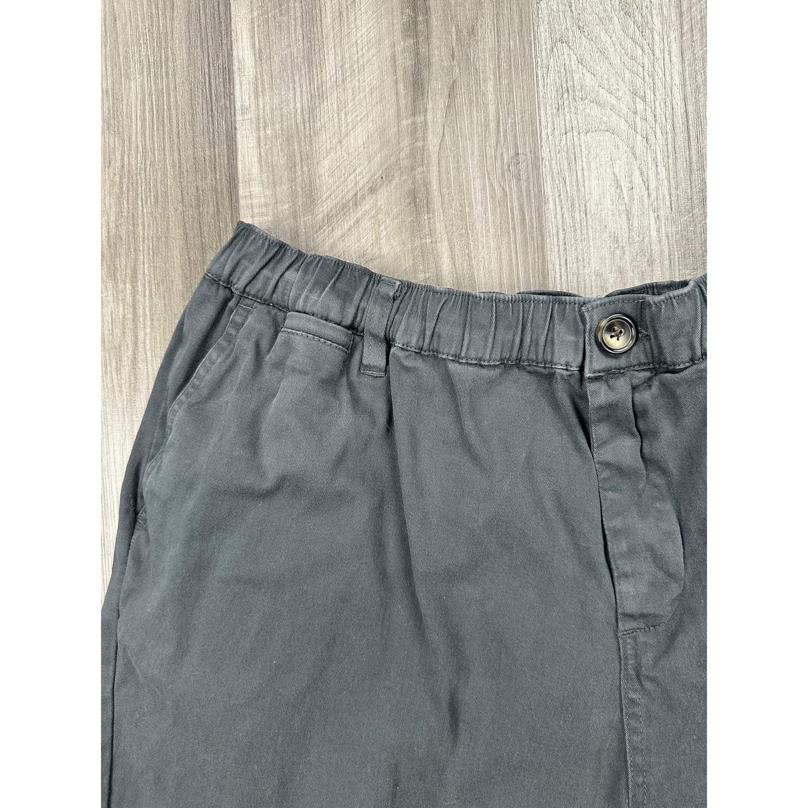 Cove 5" Chino Shorts in Charcoal — Size 38 // Preowned