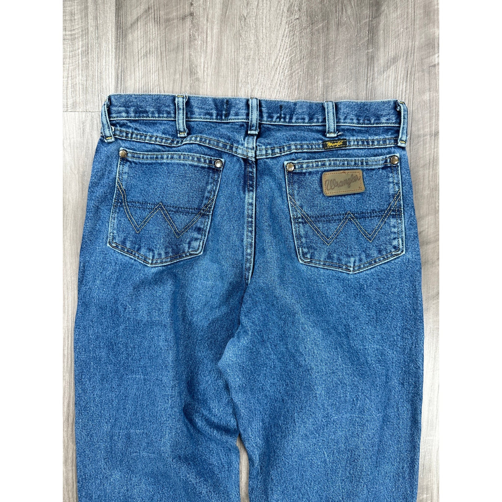 Wrangler George Strait Cowboy Cut Relaxed Fit Jean in Blue — Size 32x36 // Preowned