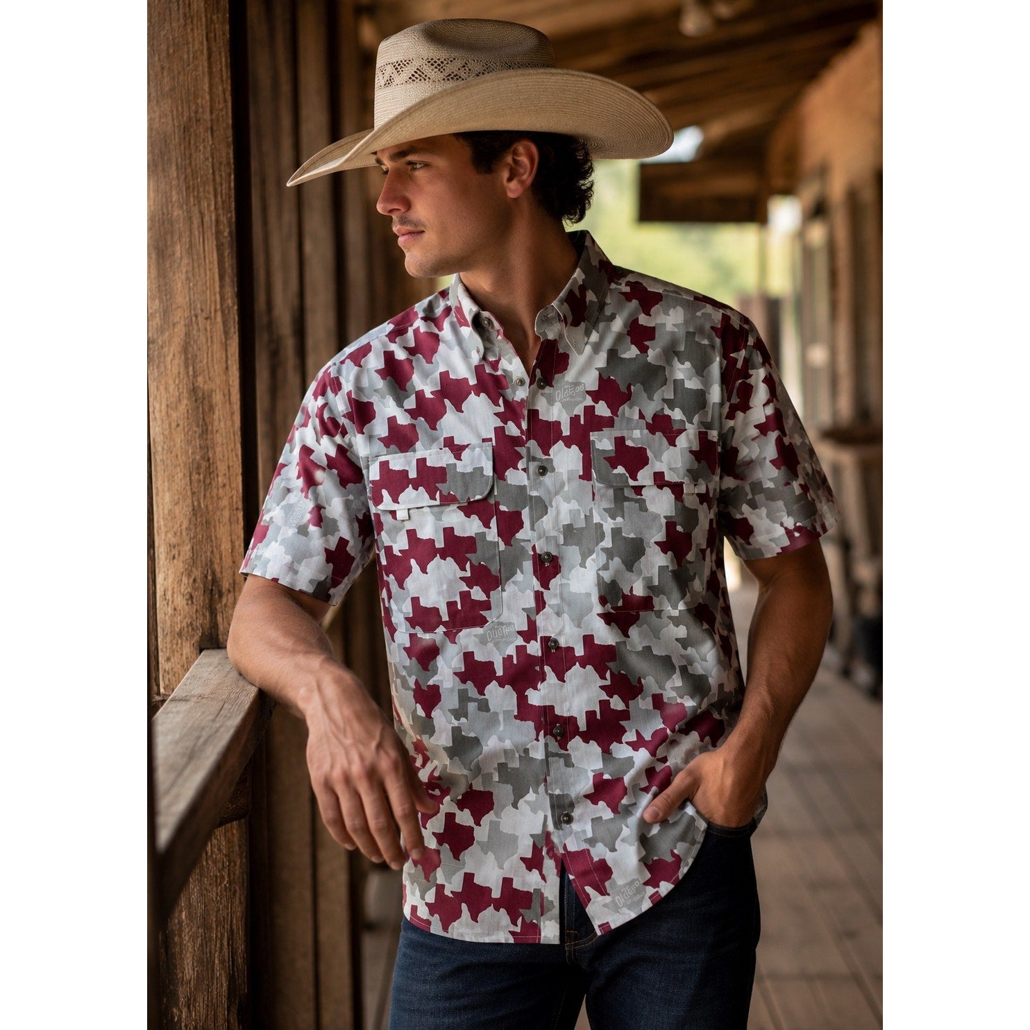 Old Tejas Camouflage Texas Short Sleeve Button Down in Maroon Gray — Size L // Preowned