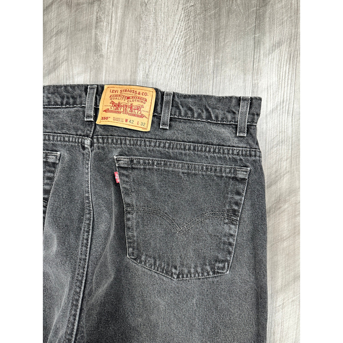 Levi Strauss Vintage Made in USA 1997 550 Relaxed Fit Jeans — Size 42 // Preowned