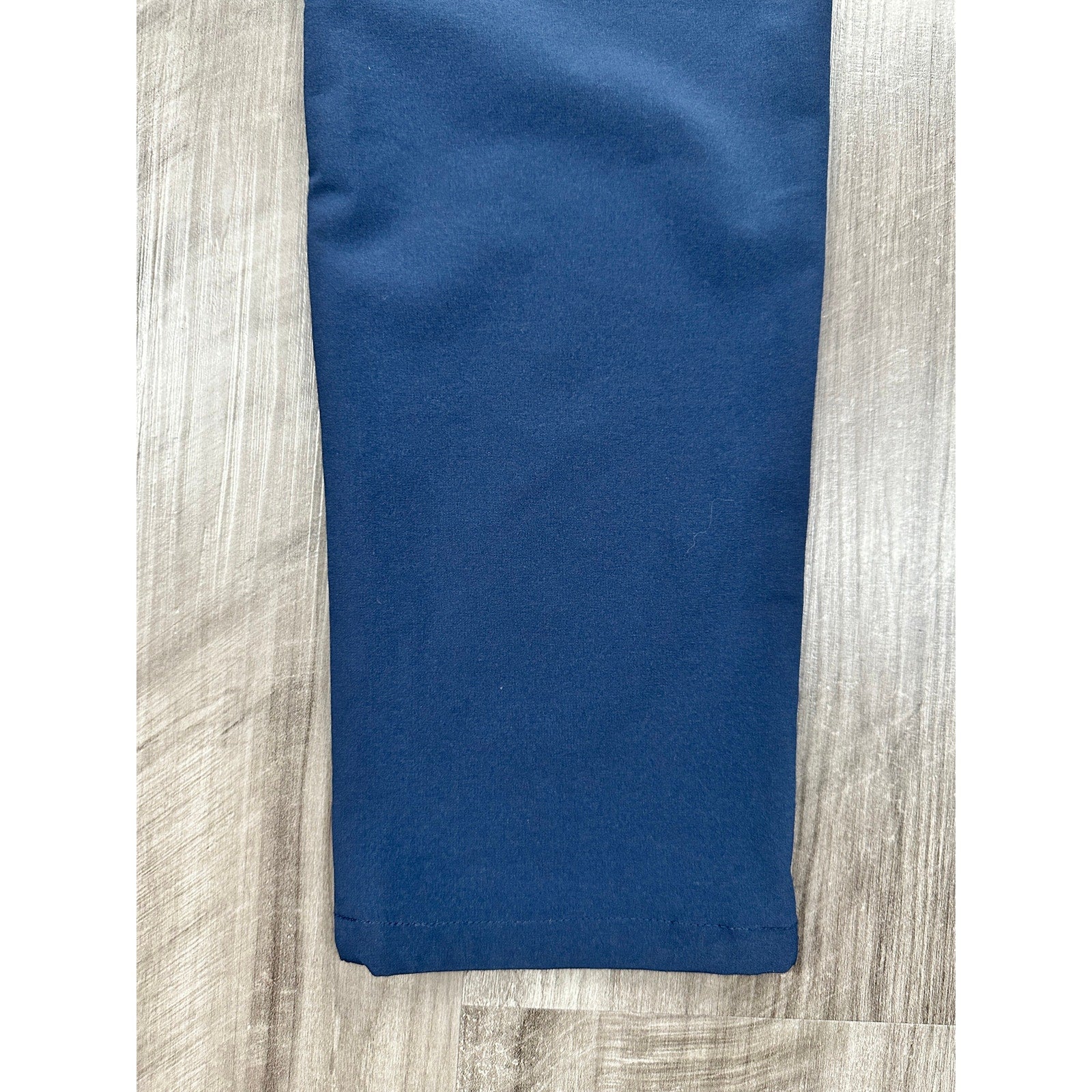 Mizzen+Main Helmsman Performance Slim Fit Chino Pants in Navy — Size 30x32 // Preowned