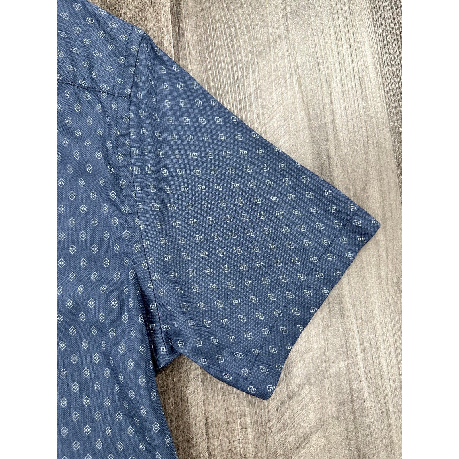 Faherty Movement Monterey Short Sleeve Button Down in Navy Dusk Diamond — Size Large // Preowned