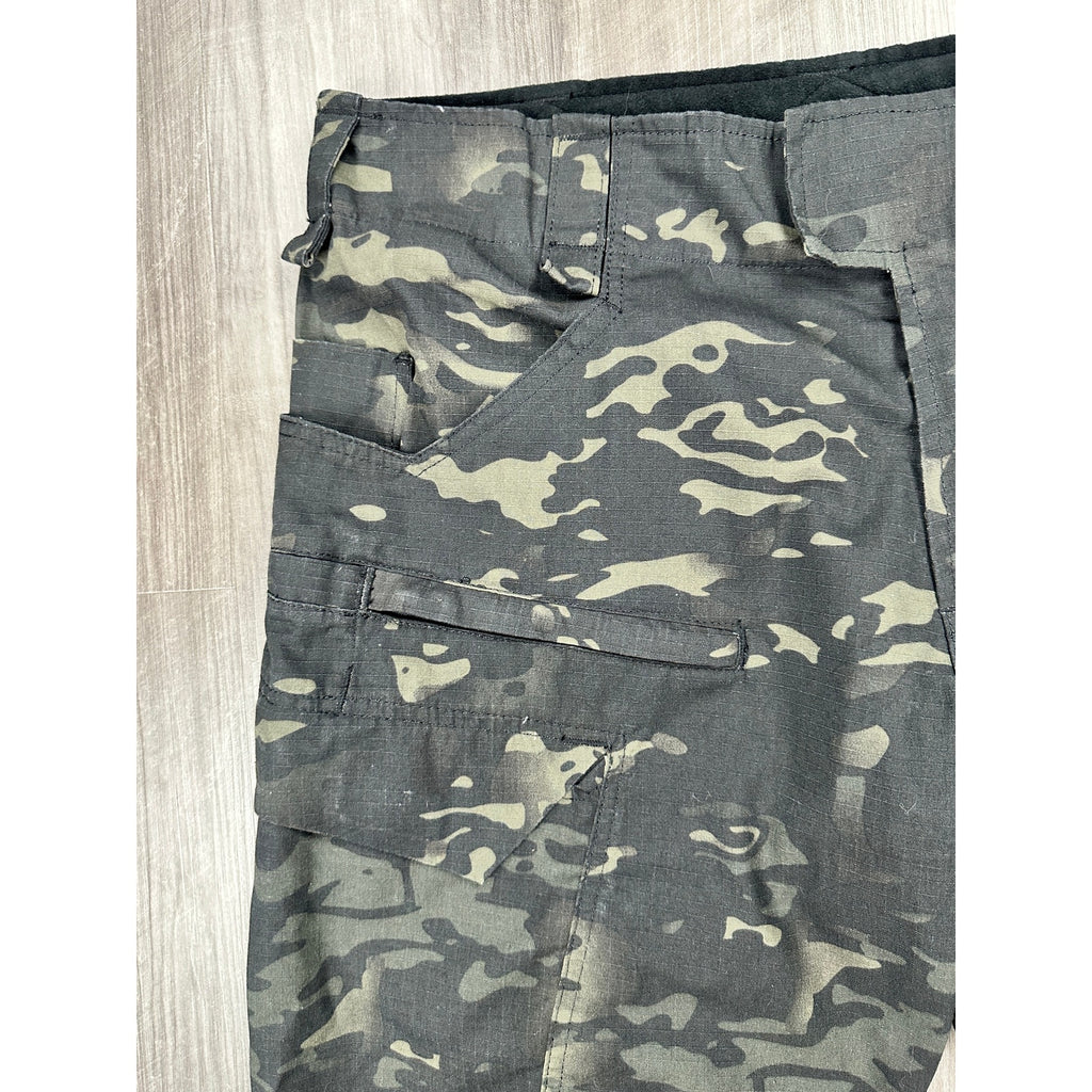 Yevhev Tactical Camo Combat Cargo Shorts in Dark Green Camo — Size XL // Preowned
