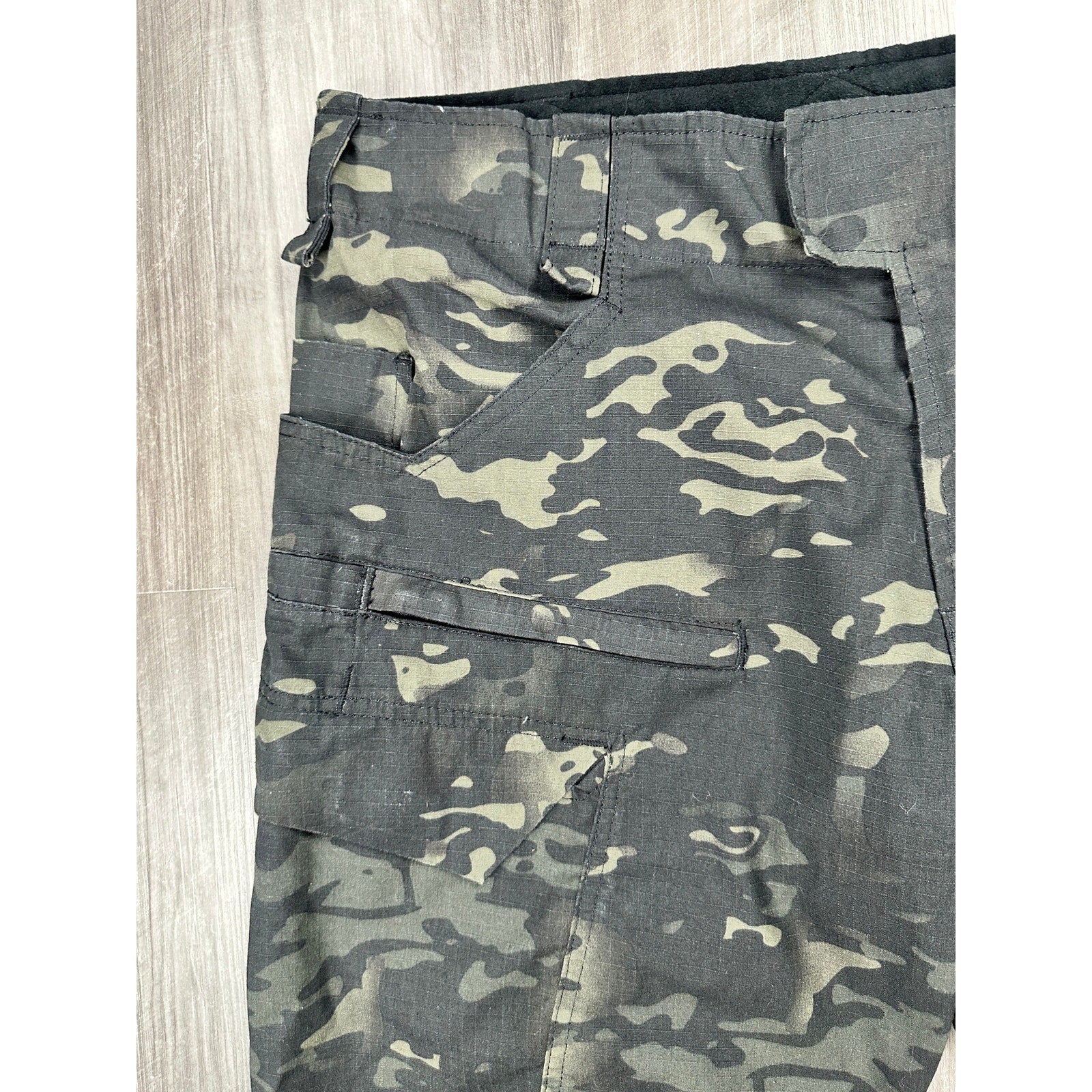 Yevhev Tactical Camo Combat Cargo Shorts in Dark Green Camo — Size XL // Preowned