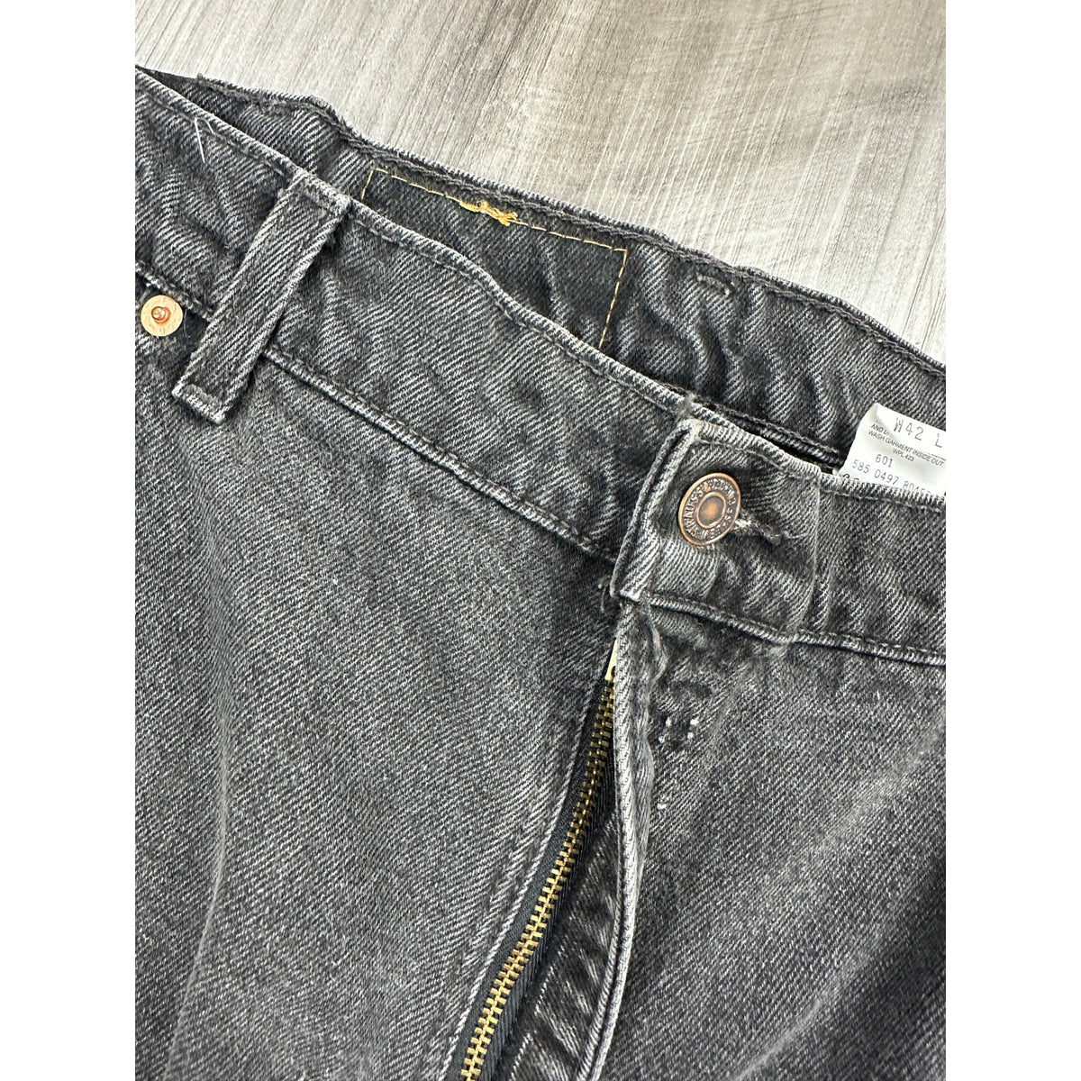 Levi Strauss Vintage Made in USA 1997 550 Relaxed Fit Jeans — Size 42 // Preowned