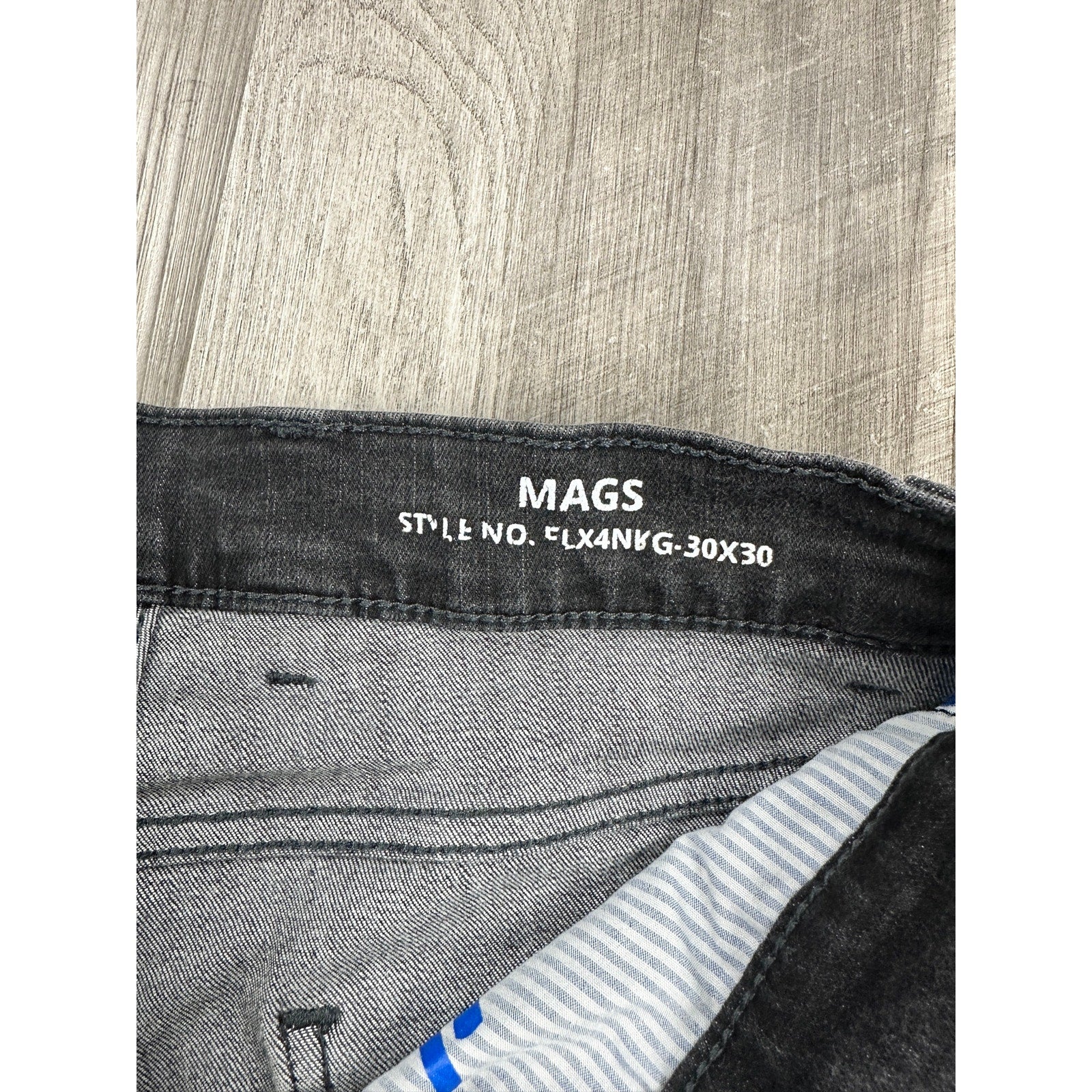Mugsy Mags Modern Slim Straight Stretch Jean in Washed Black — Size 30x30 // Preowned