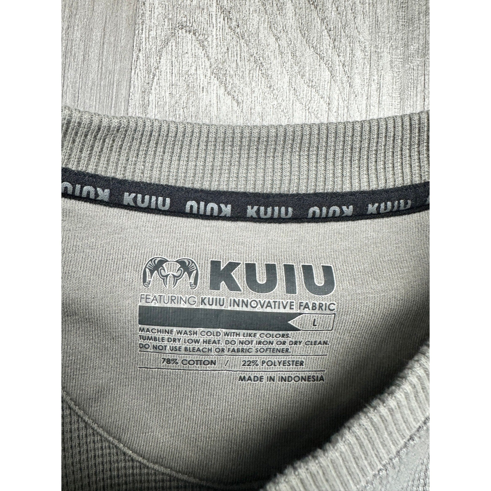 Kuiu Waffle Knit Thermal Henley in Gray — Size Large // Preowned