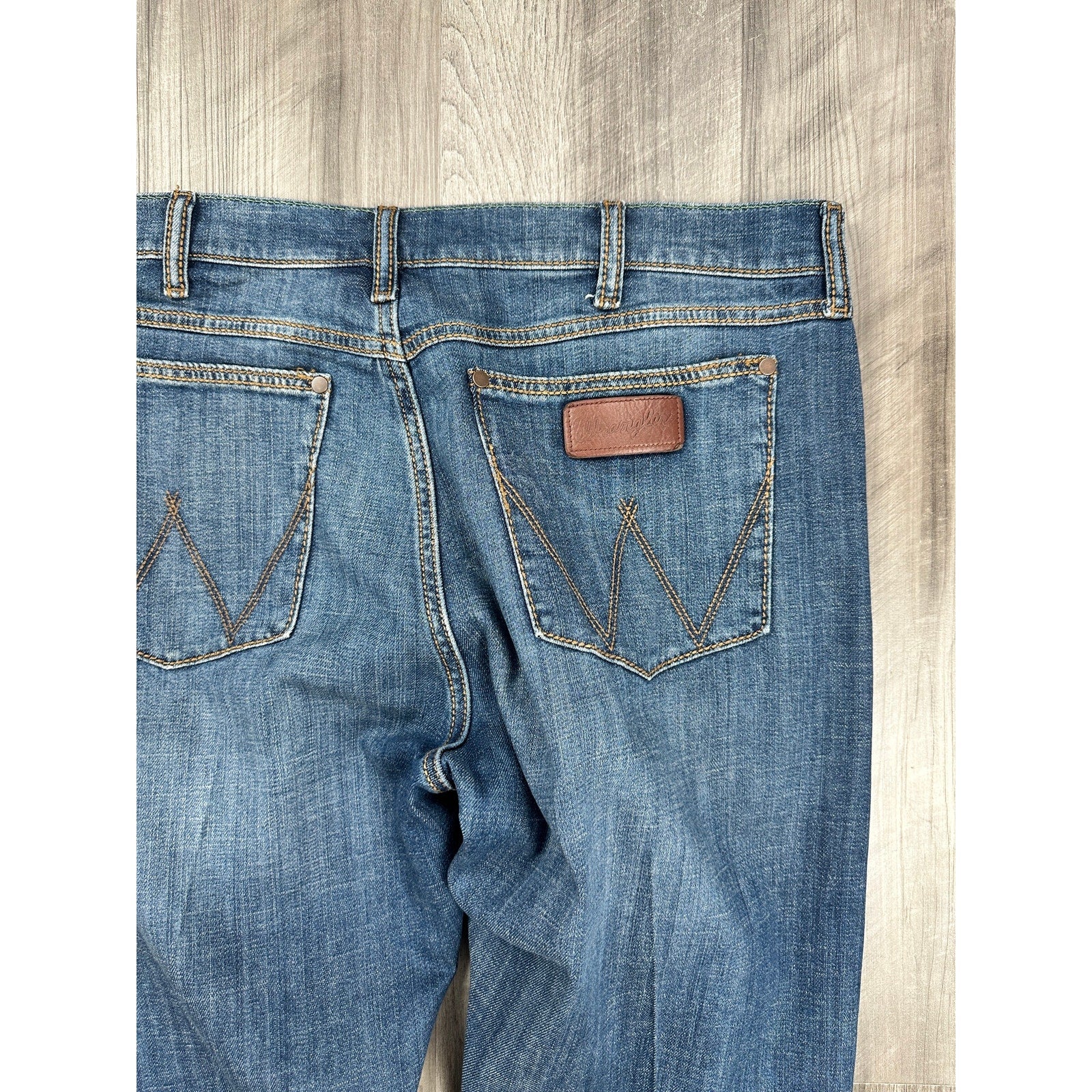 Wrangler Retro Slim Straight Cottonwood Jean in Blue — Size 36x34 // Preowned